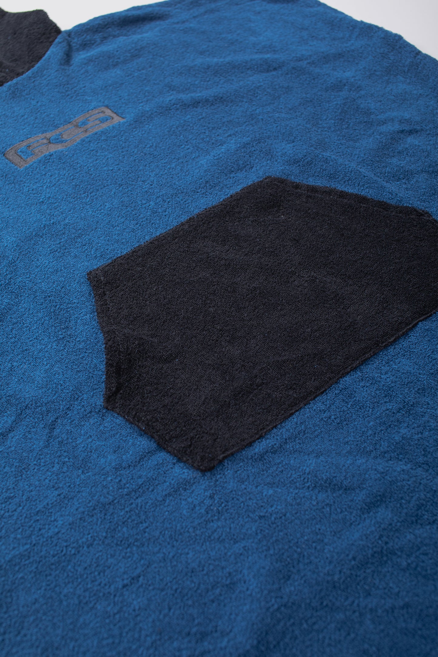 
                  
                    Pukas Surf Shop - FCS - Towel Poncho - Navy Black
                  
                
