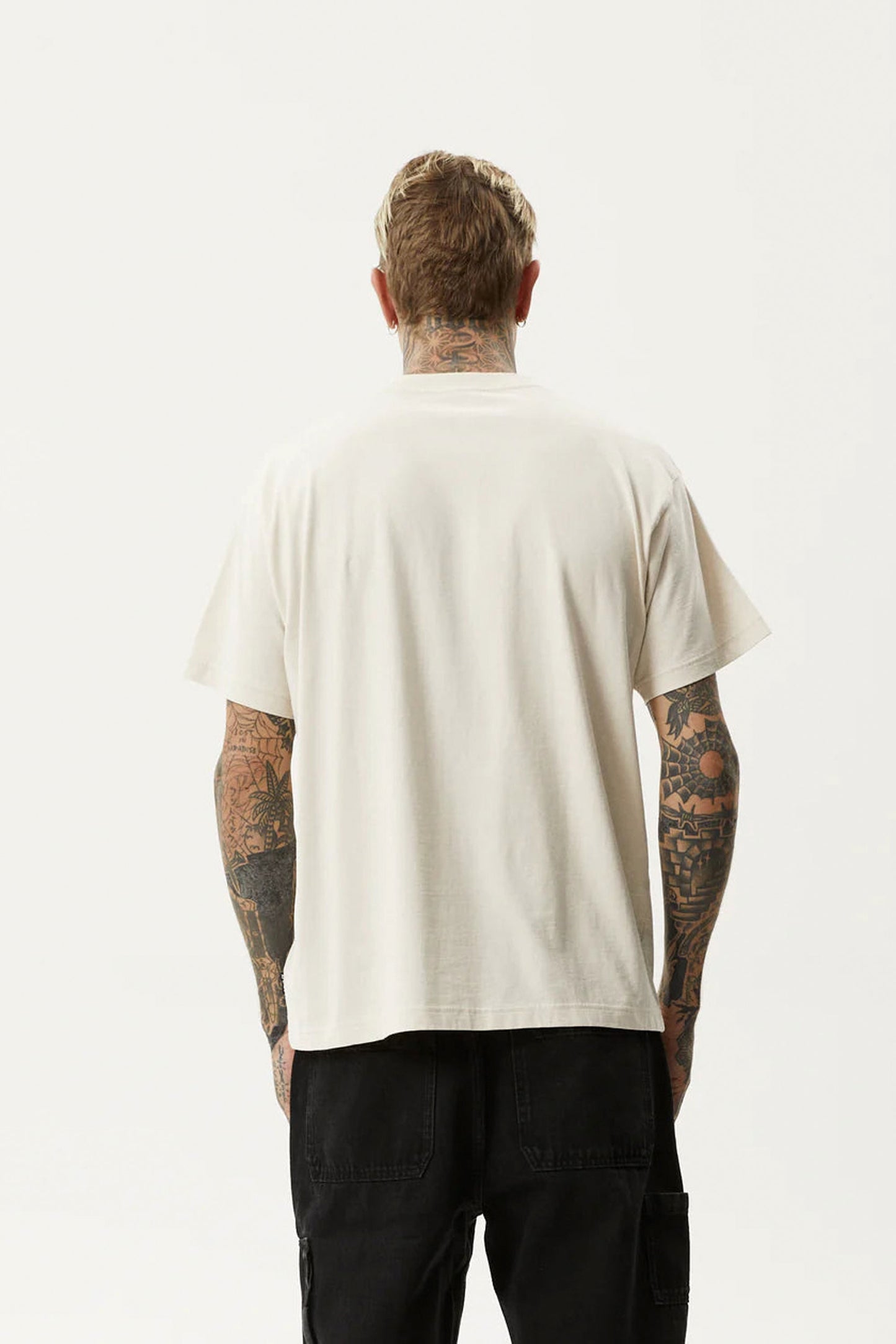 
                  
                    PUKAS-SURF-SHOP-TEE-MAN-AFENDS-DISORDER-BEIGE
                  
                