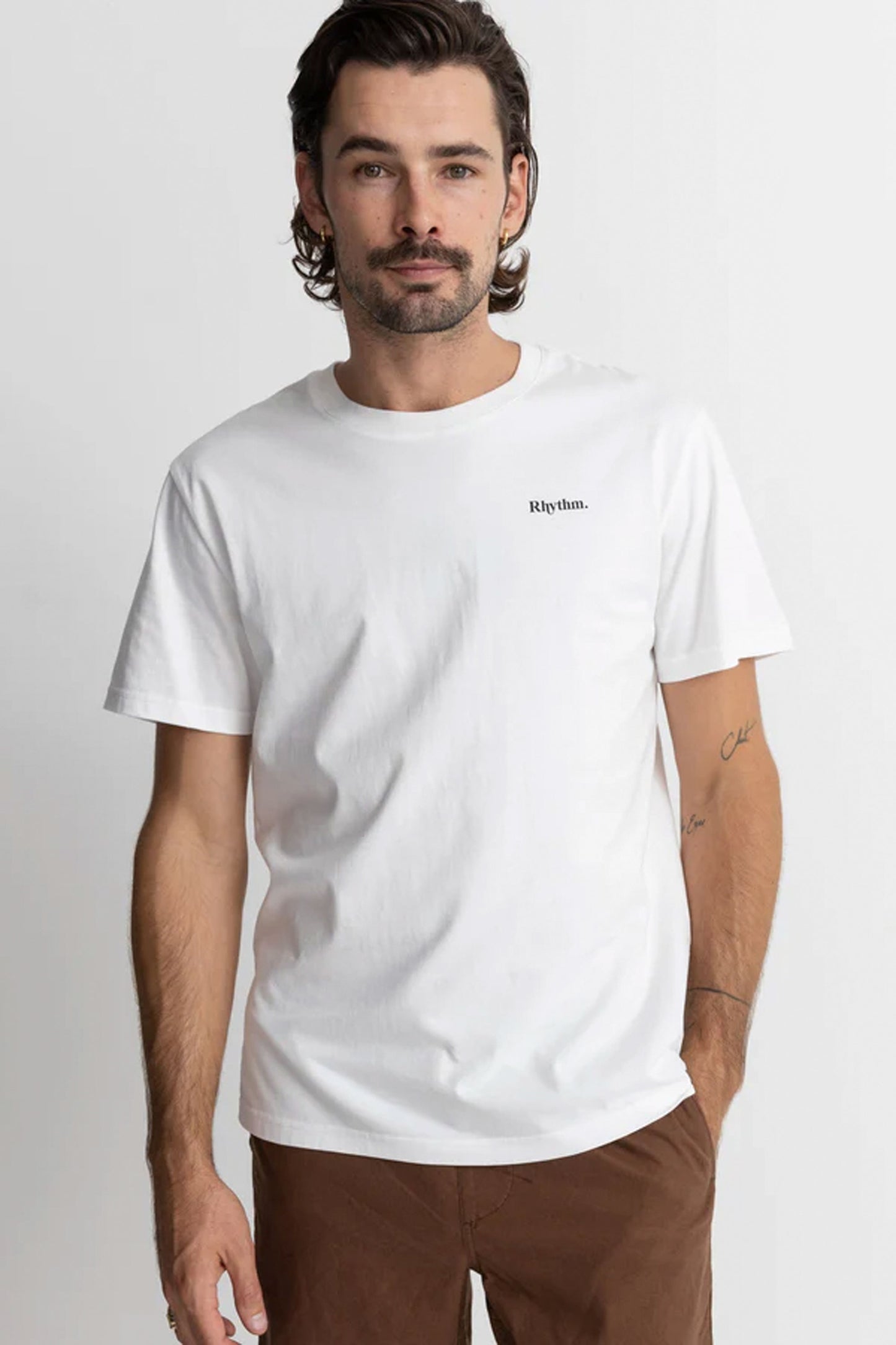 PUKAS-SURF-SHOP-TEE-MAN-RHYTHM-CLASSIC-BRAND-WHITE