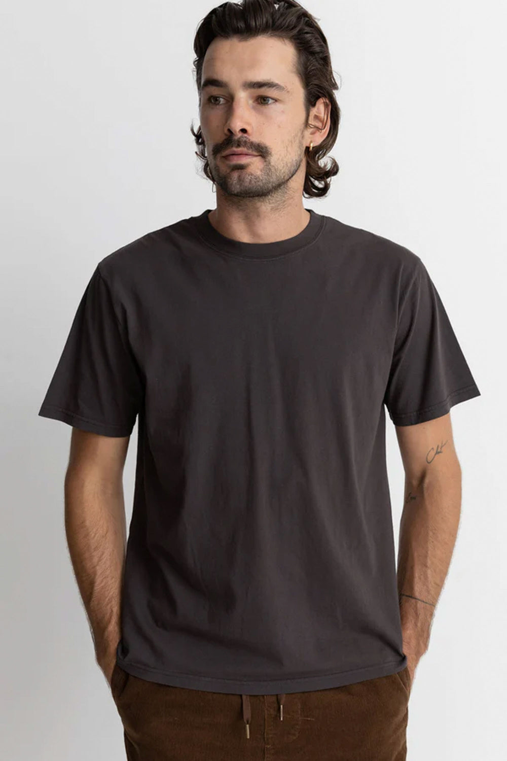 PUKAS-SURF-SHOP-TEE-MAN-RHYTHM-CLASSIC-VINTAGE-BLACK