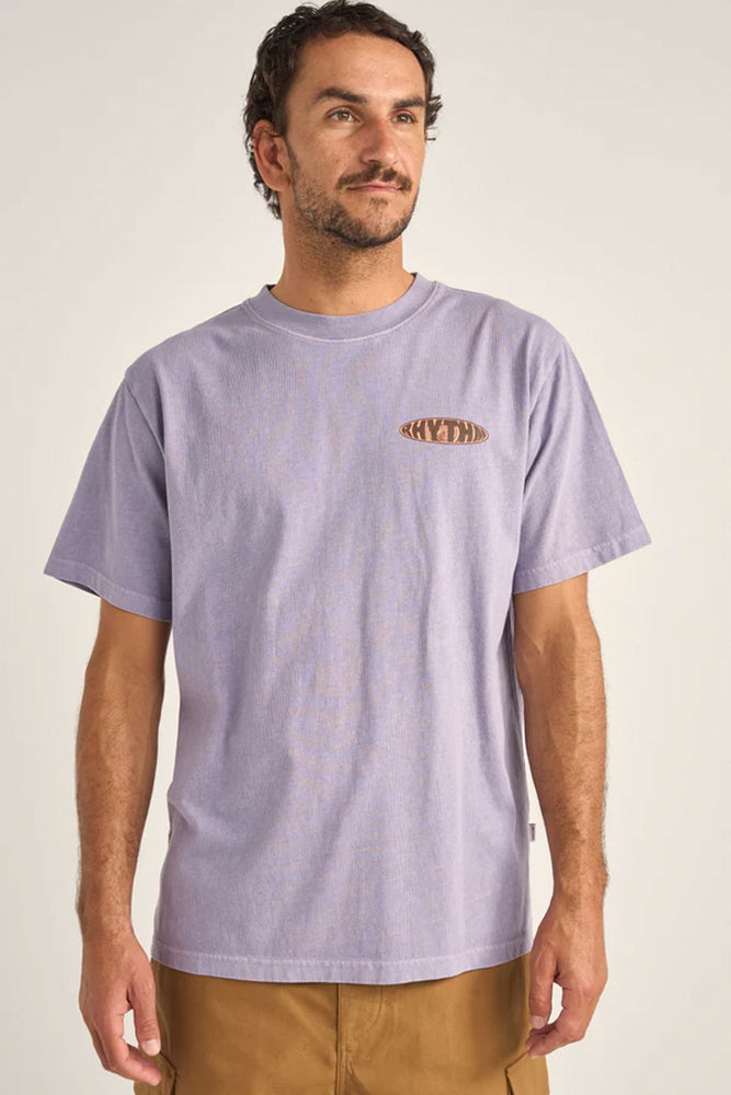 PUKAS-SURF-SHOP-TEE-MAN-RHYTHM-SOUND-PRINTED-VINTAGE-MAUVE