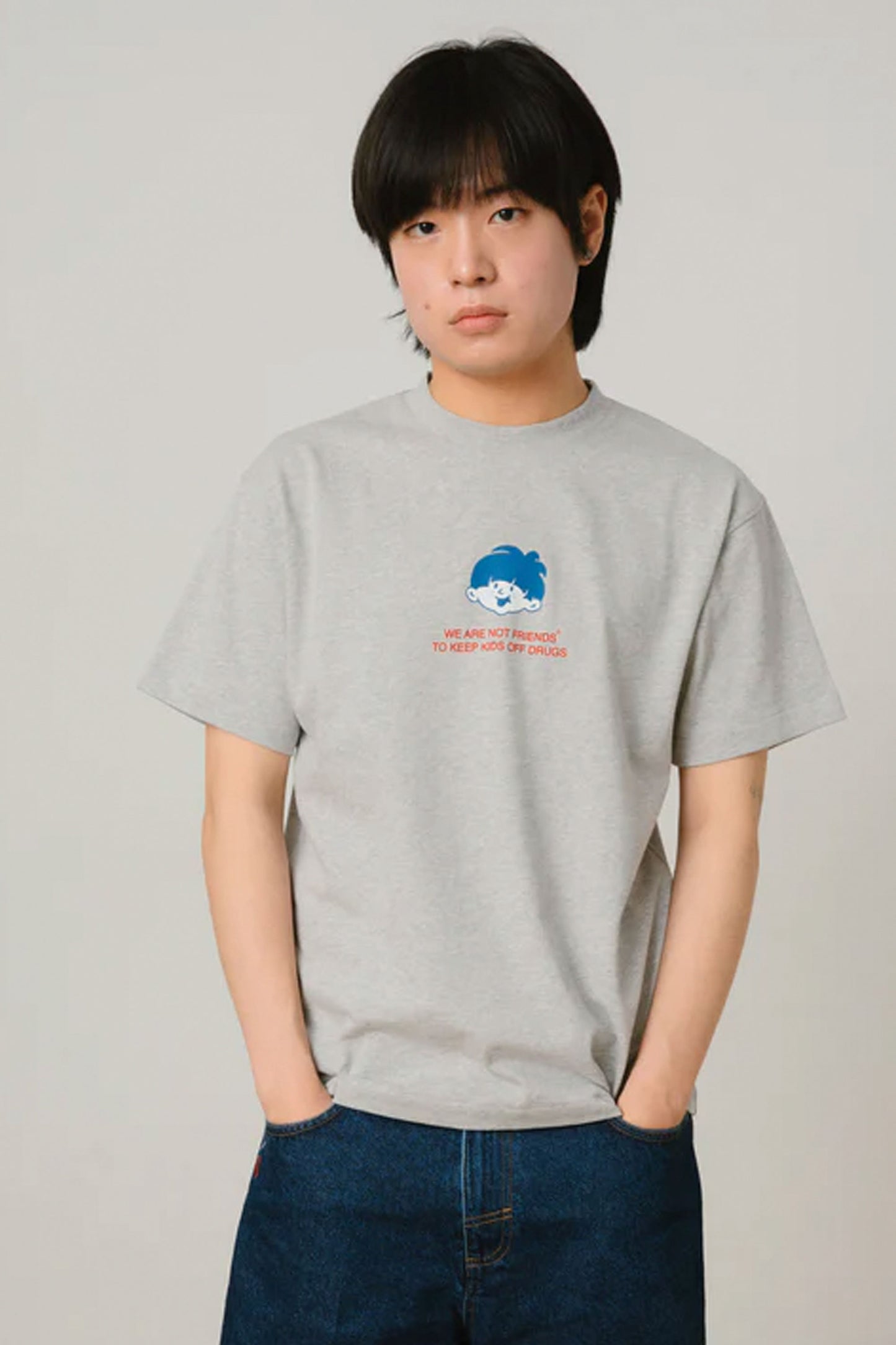 PUKAS-SURF-SHOP-TEE-MAN-WE-ARE-NOT-FRIENDS-KIDS-OFF-DRUGS-GREY
