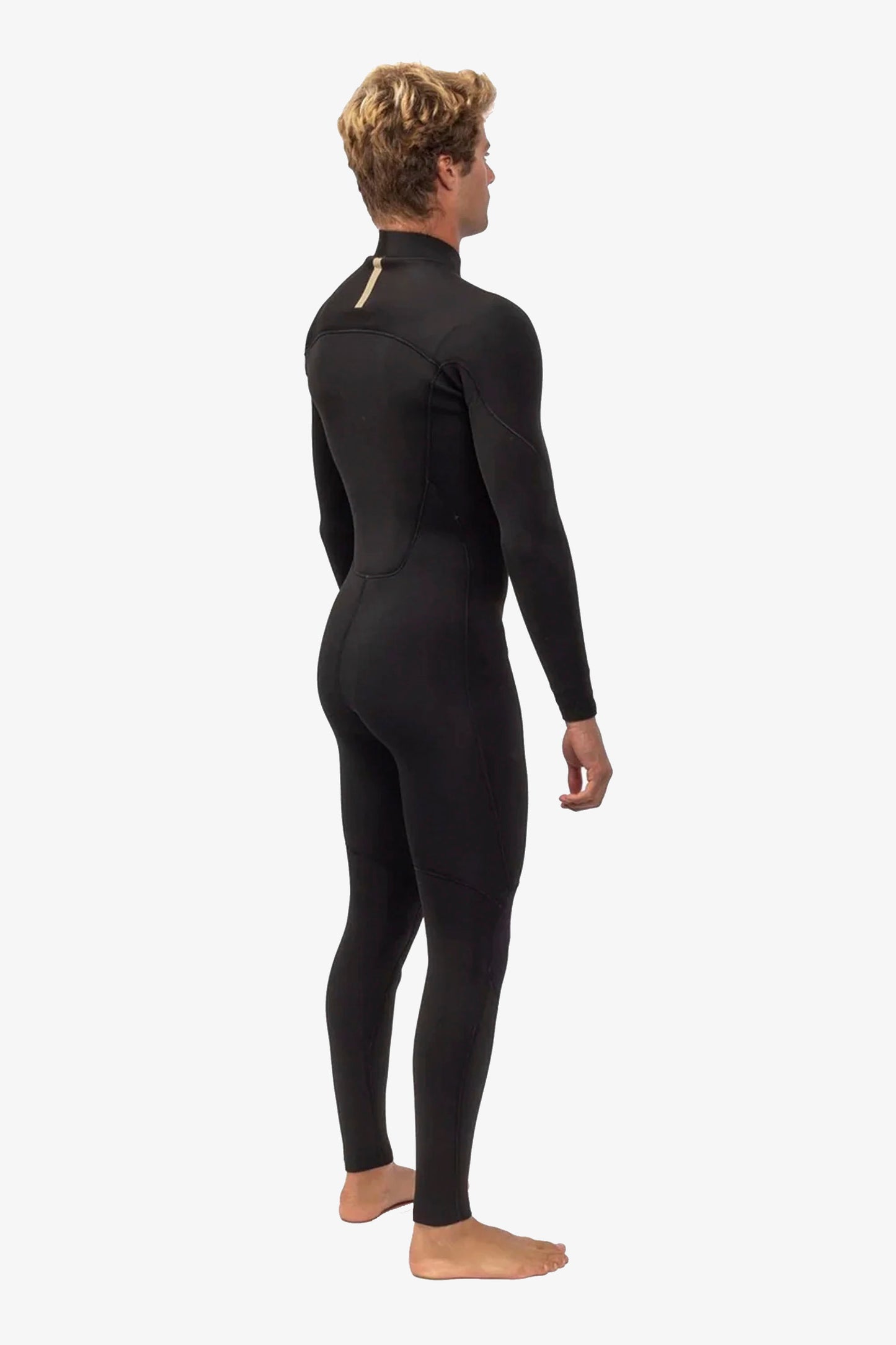 Person wearing a black Vissla wetsuit Pukas Surf Shop