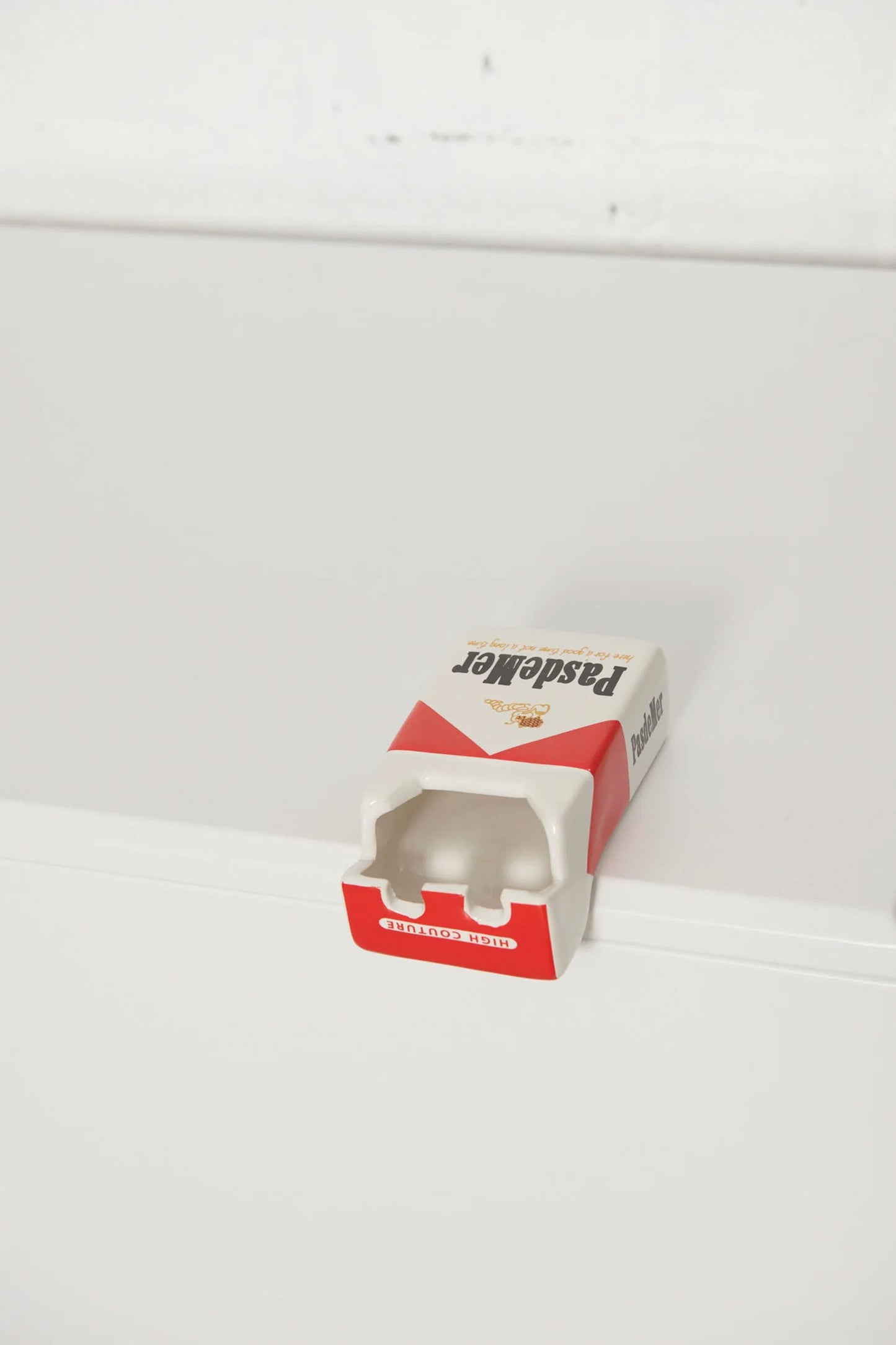 Pukas Surf Shop Pas de Mer ceramic ashtray in red and white silhouette