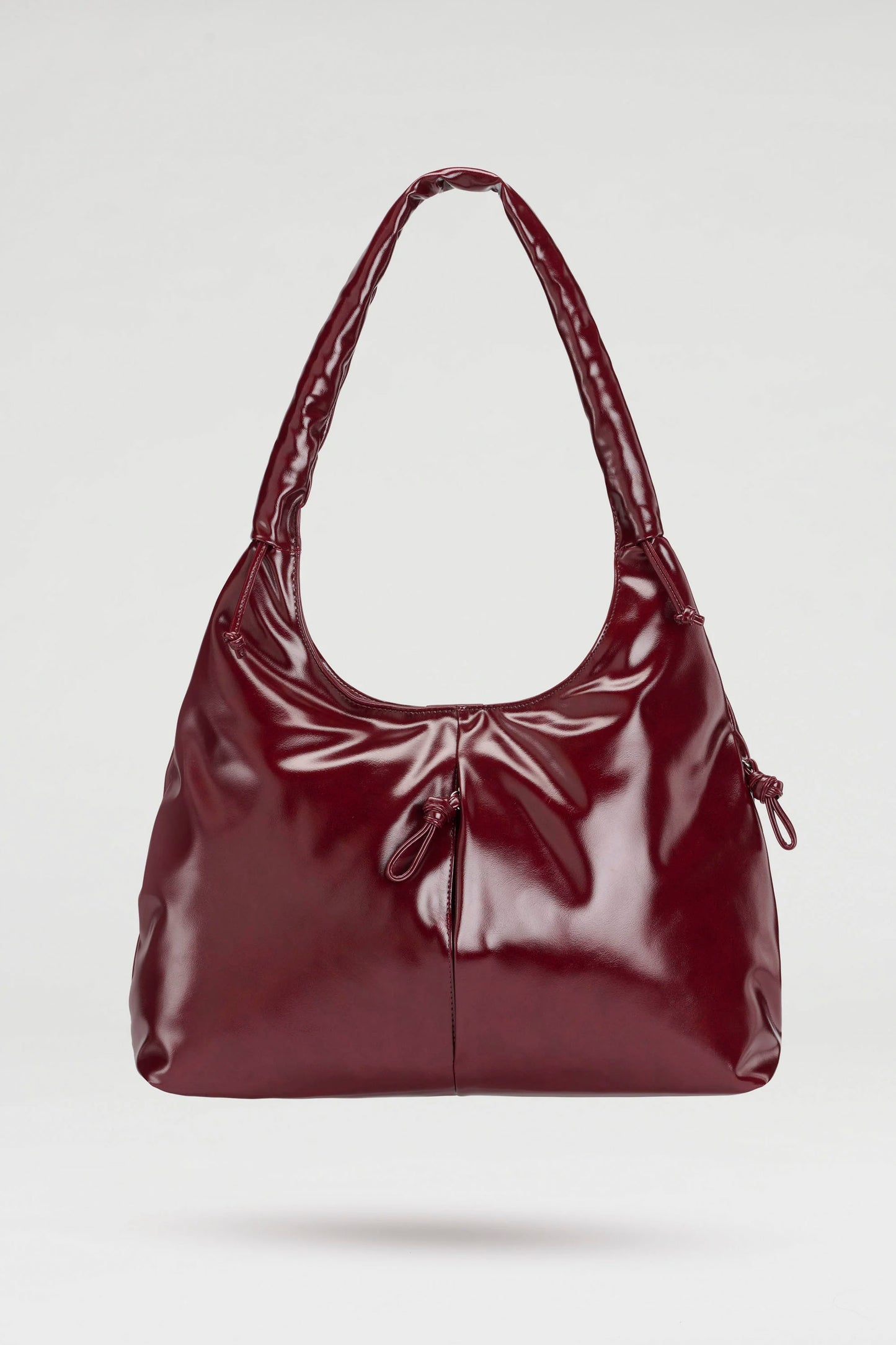 1. ÖLEND Nicole bag in cherry red -product shot
