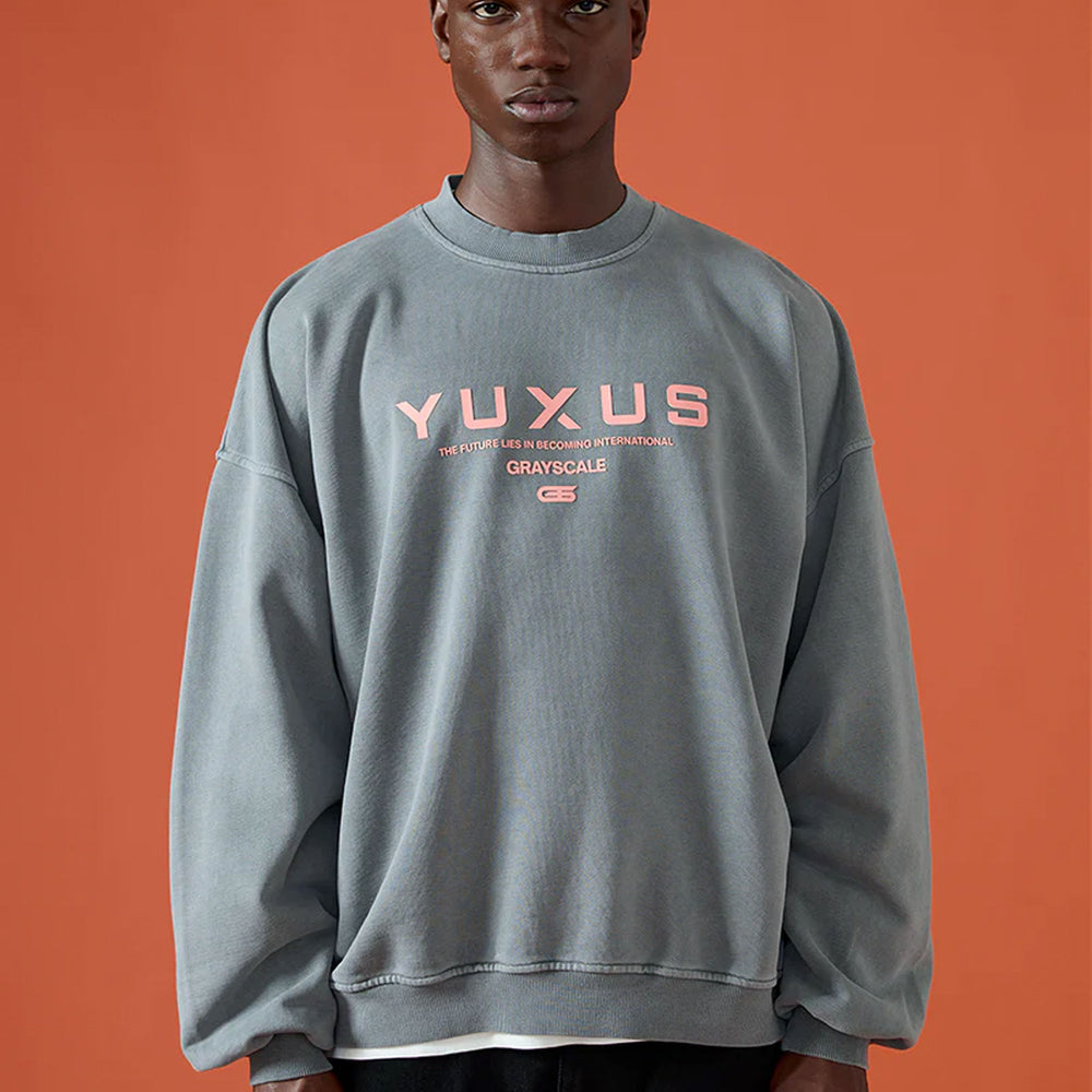 Pukas-Surf-Shop-Crewneck-Man-Yuxus-grayscale-dim