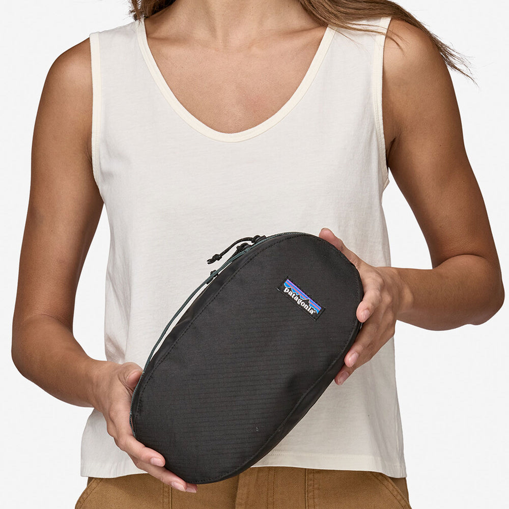 Pukas-Surf-Shop-Cube-Patagonia-Black-Hole-3L-Pufferfish-Gold