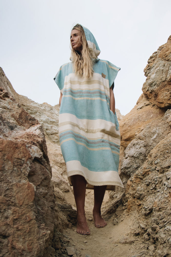     Pukas-Surf-Shop-Custom-Shells-Poncho-Dune-Poncho-Aqua