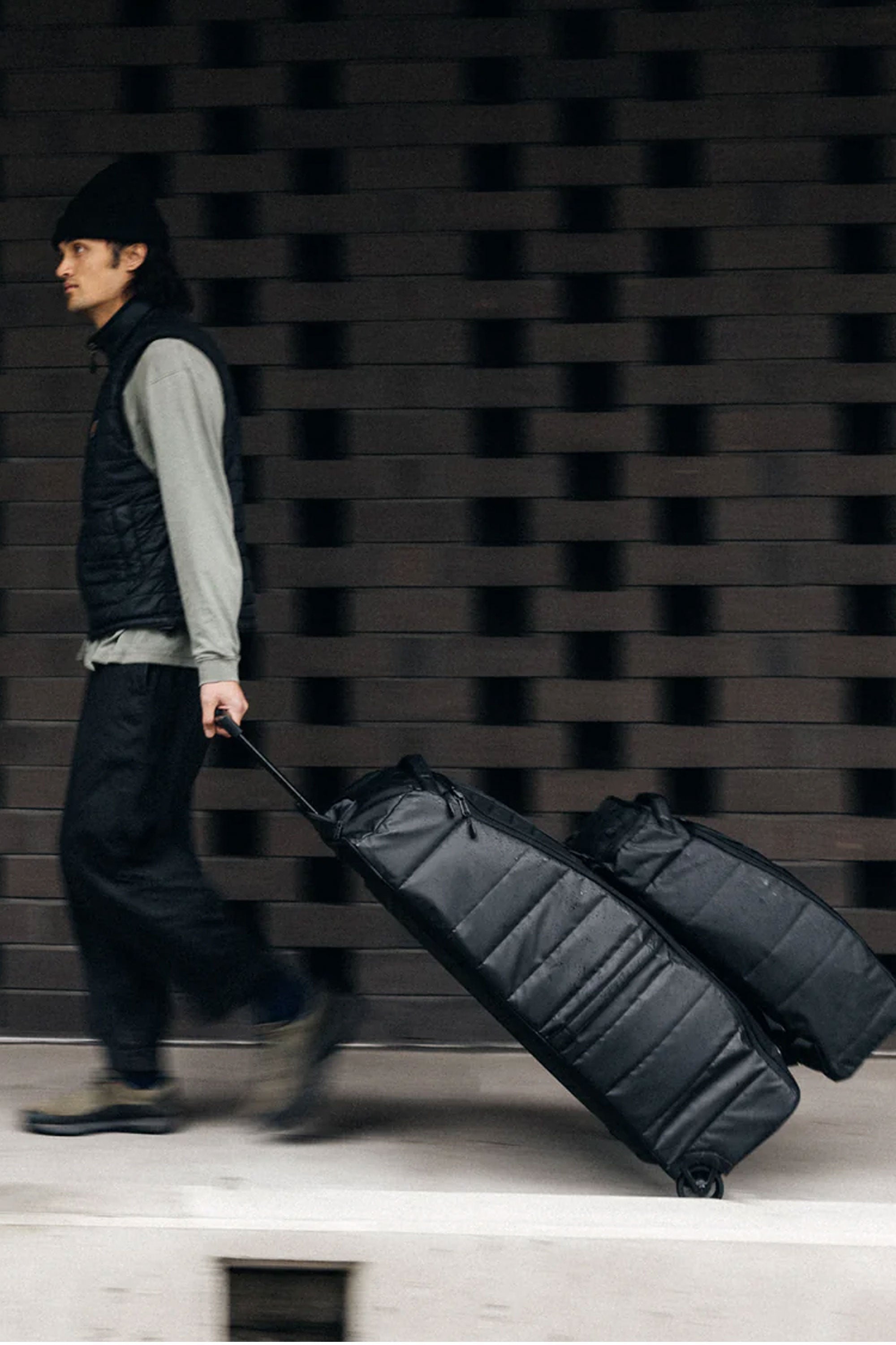 Db Hugger Roller Bag 90L　ハガーローラーバッグ Hugger 1st Generation Roller Bag Check-in 90L Moss Green