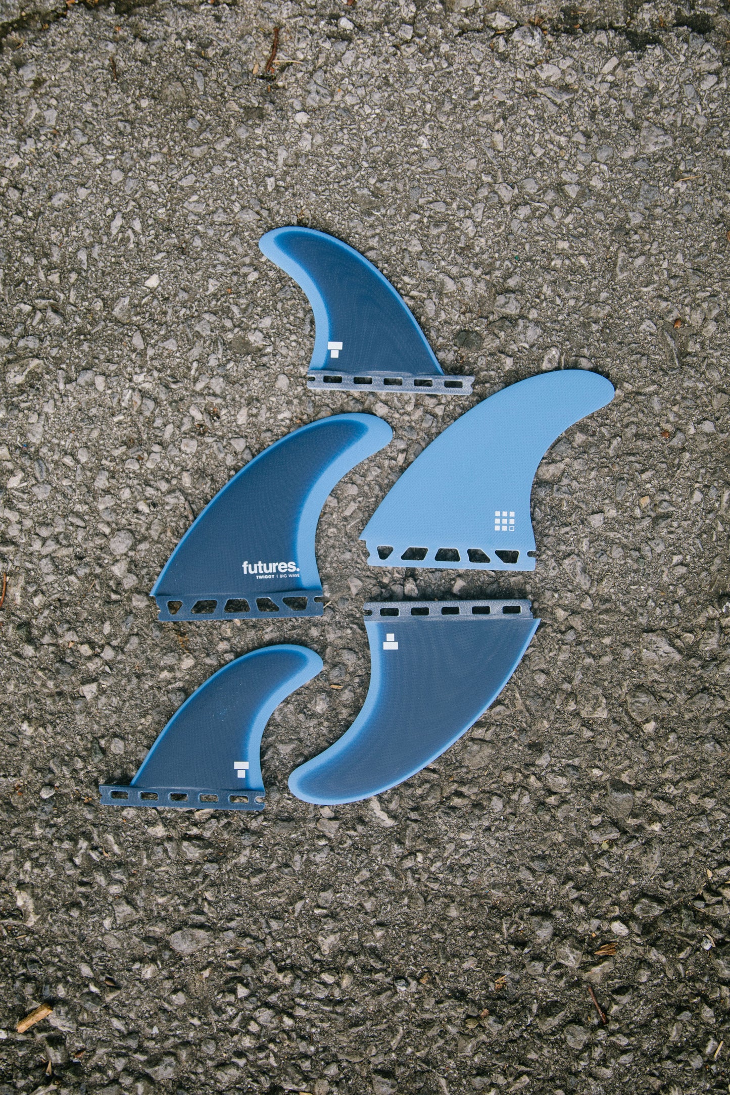 Pukas-Surf-Shop-Futures-Twiggy-5-fins-navy-wave-blue