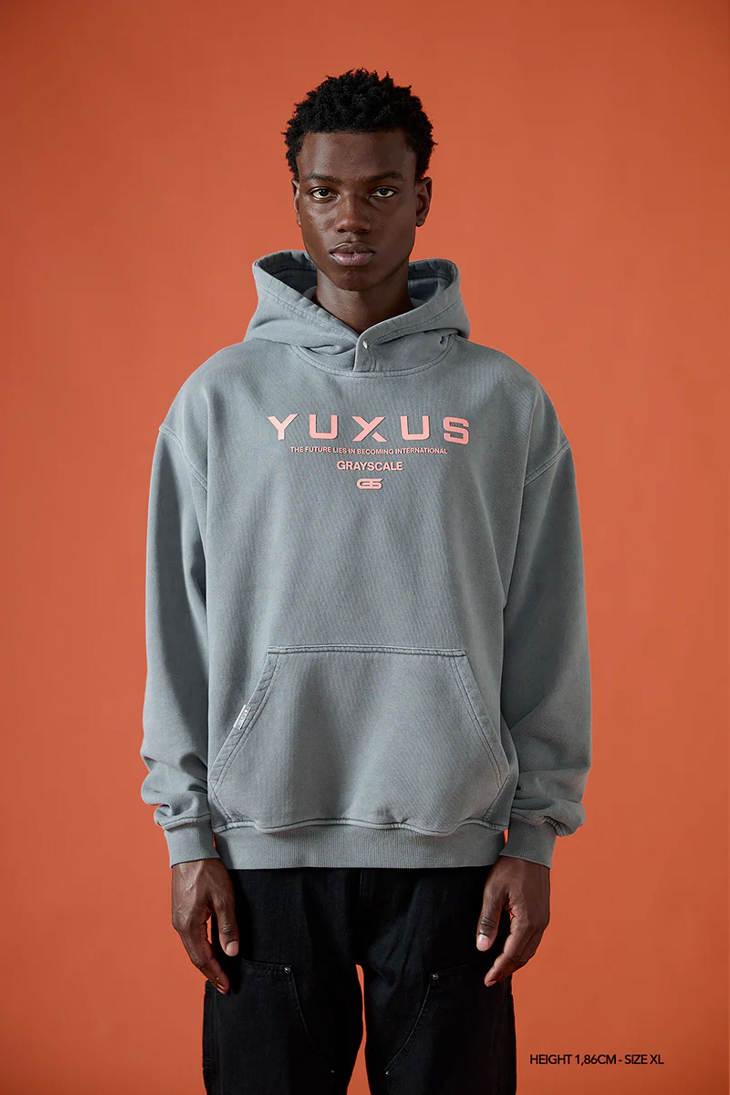 Pukas-Surf-Shop-Hoodie-Man-Yuxus-grayscale-argent