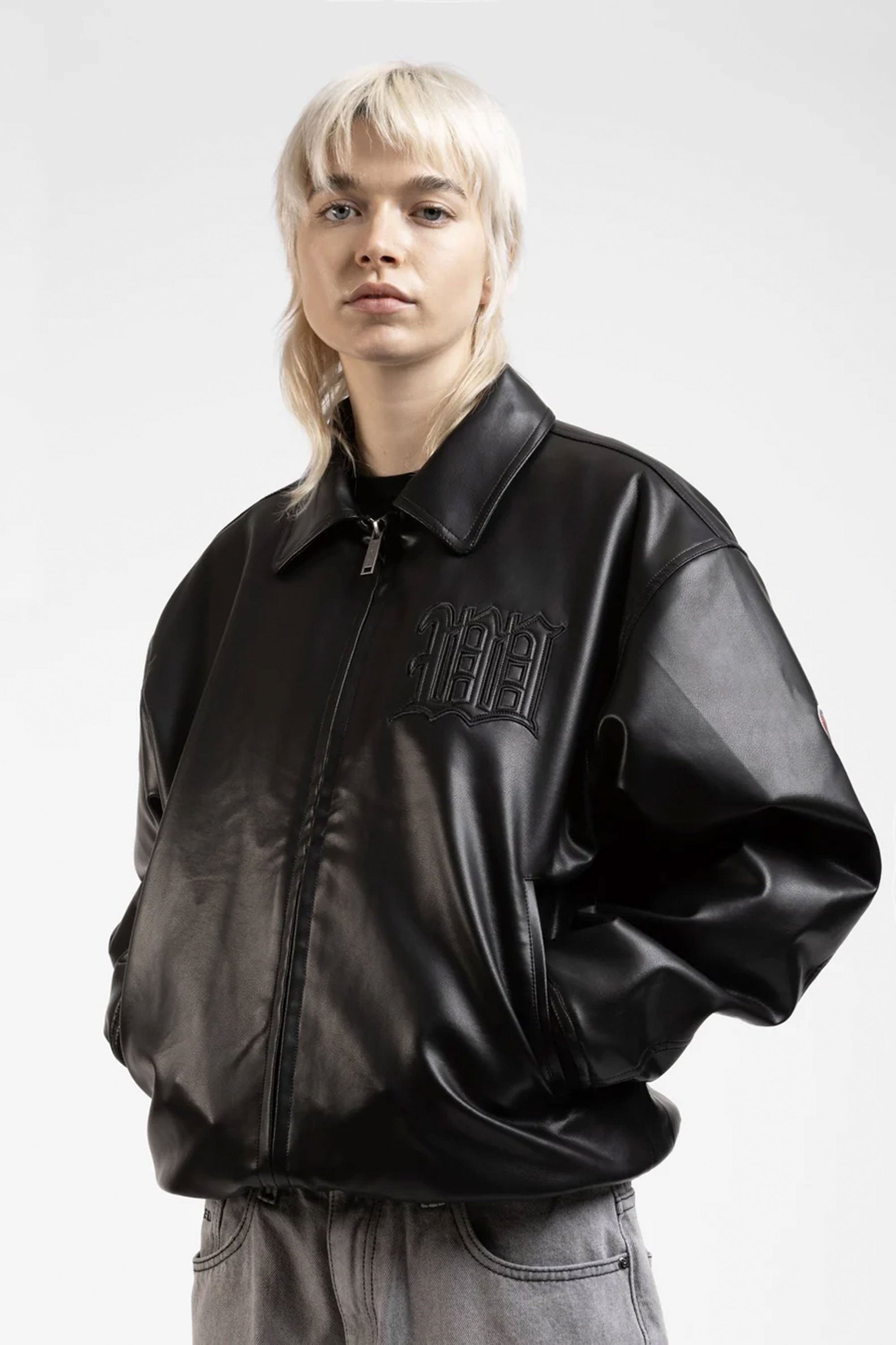 WAX Back satin V jacket BLACKLサイズ
