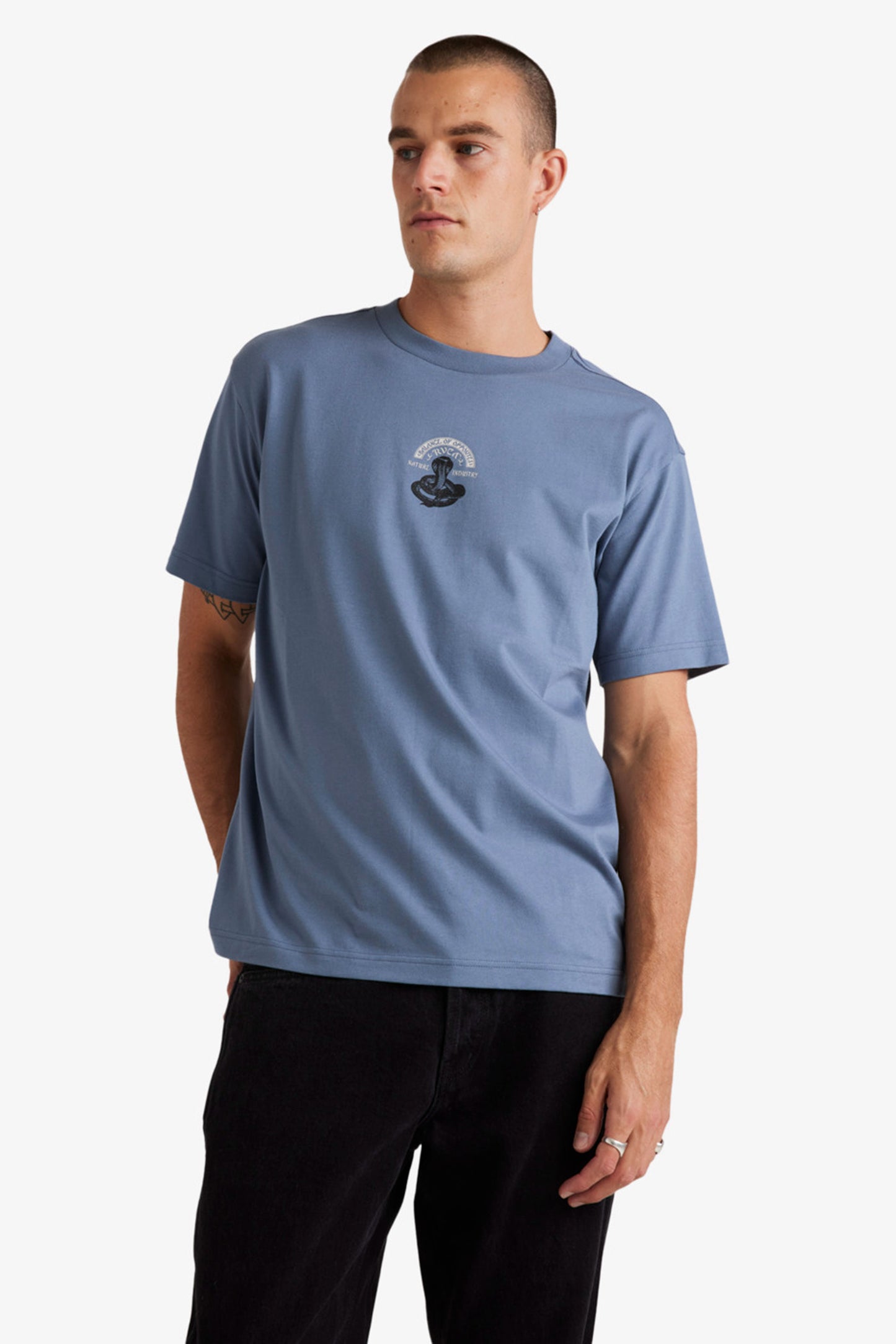 Pukas-Surf-Shop-MAn-Tee-Rvca-Charmer-Blue