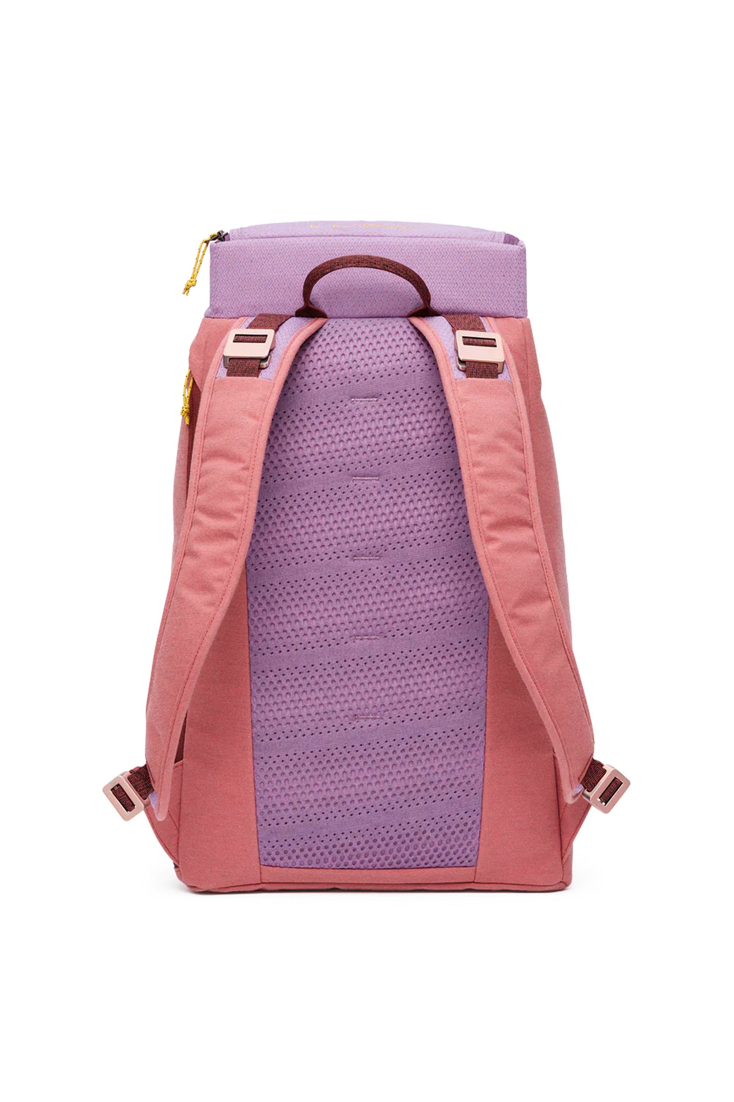 Db Hugger Backpack 25L in Sienna Red – structured 25L daypack with Rib Cage Technology, padded 16″ laptop compartment and weather-resistant exterior, available at Pukas Surf Shop