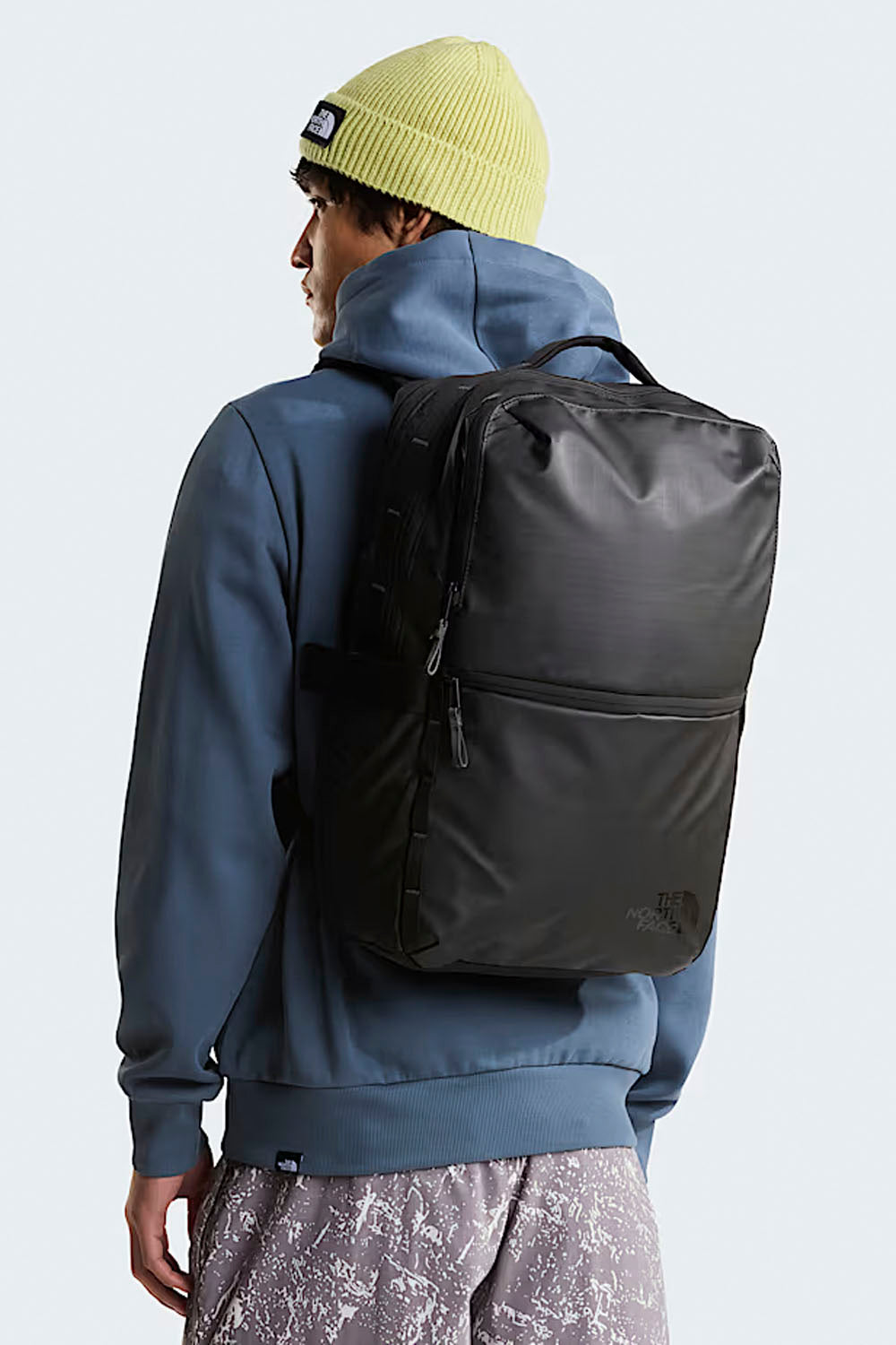The North Face Base Camp Voyager Daypack in TNF Black and Asphalt Grey – 26L daypack with laptop sleeve, available at Pukas Surf Shop