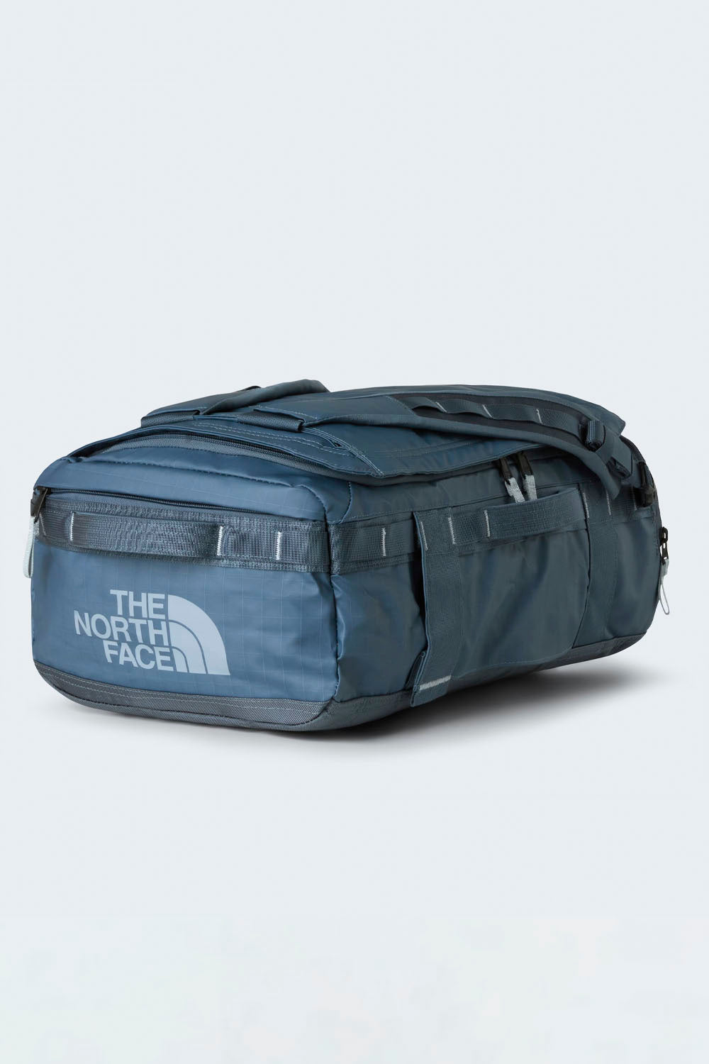 The North Face Base Camp Voyager Duffel 32L in Granite Grey – 32-litre travel duffel bag with laptop pocket, available at Pukas Surf Shop