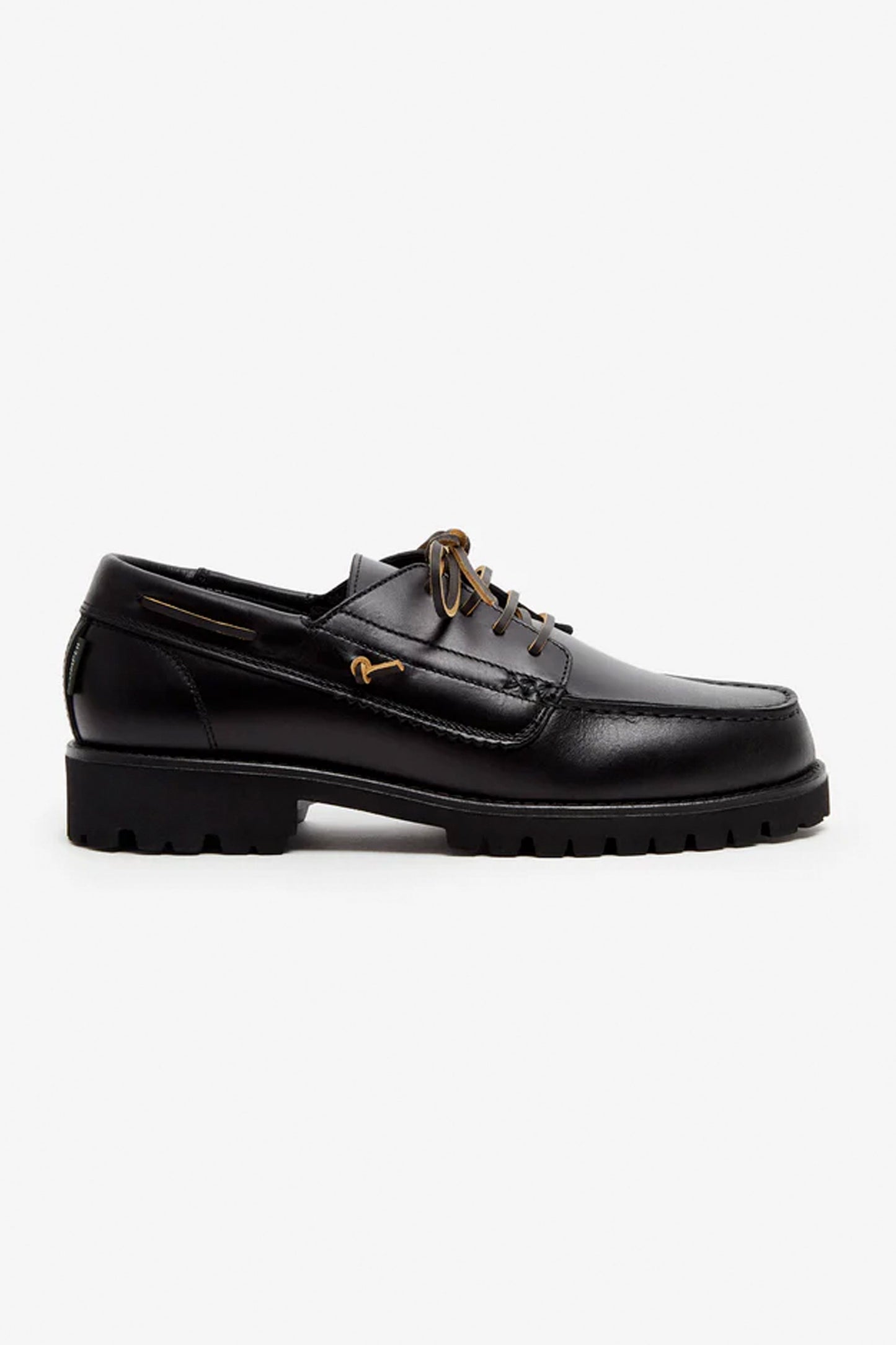 Pompeii Black leather shoe on a white Pukas Surf Shop
