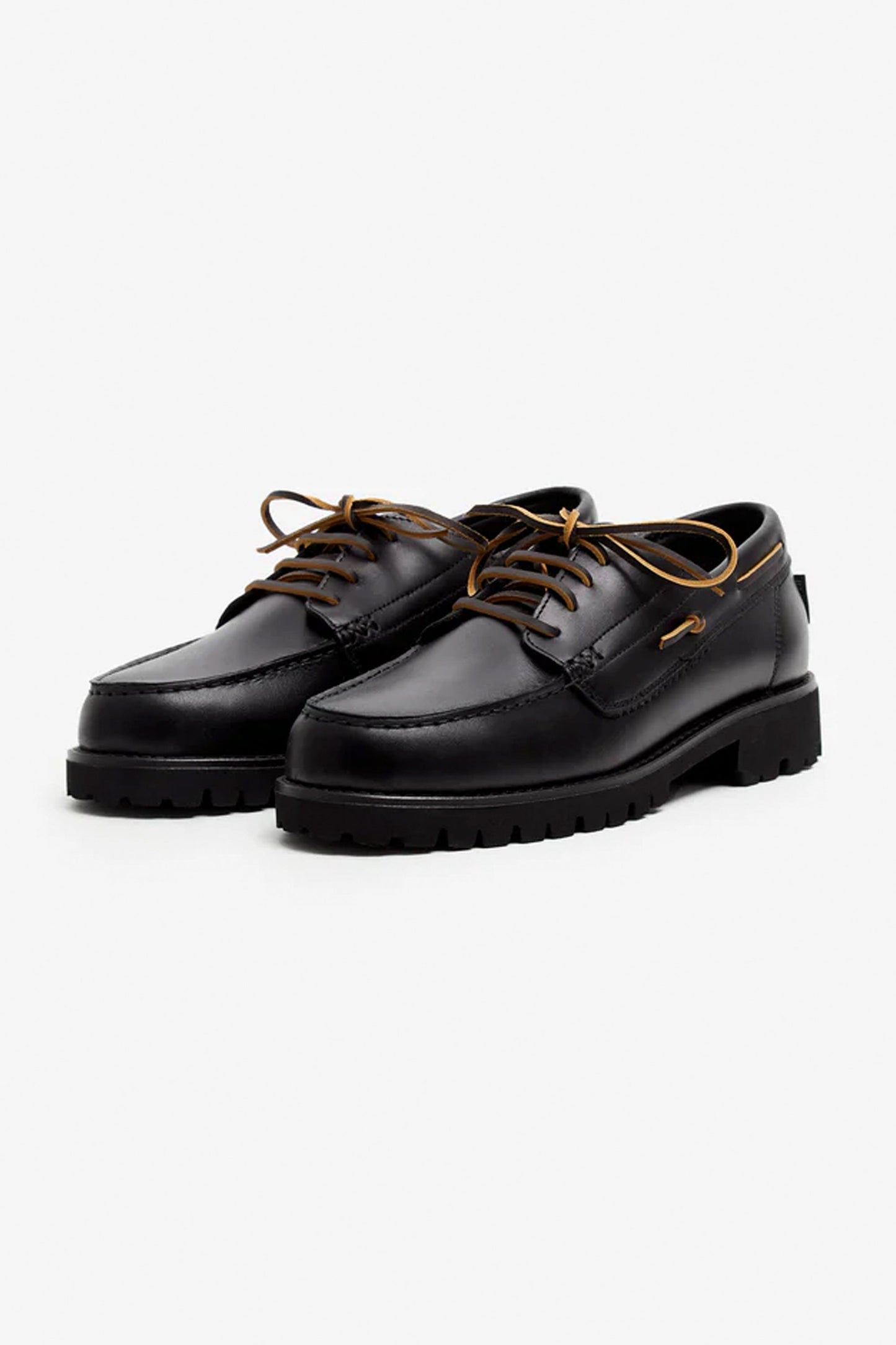Pompeii Pair of black leather shoes with brown laces Pukas Surf Shop
