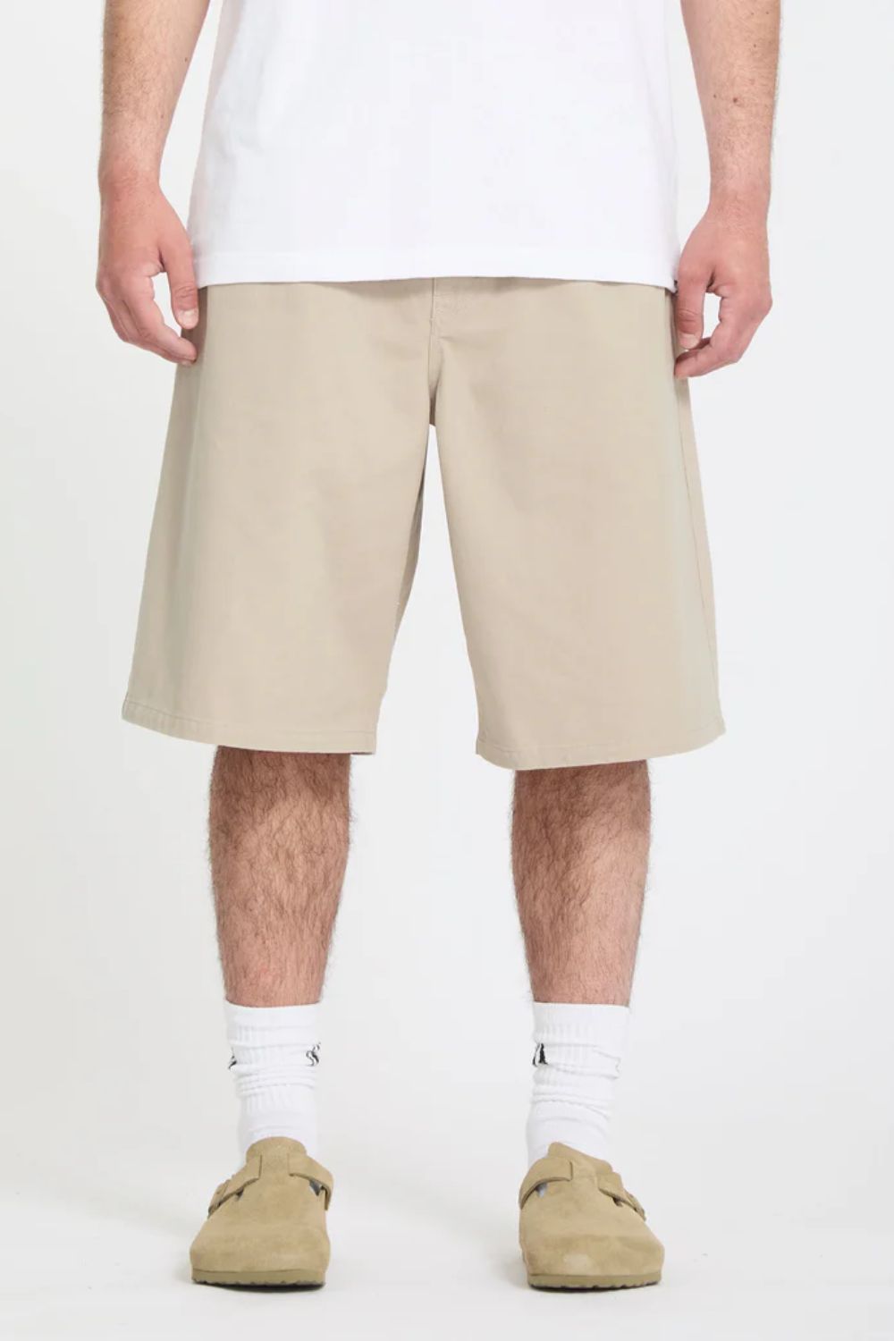 VOLCOM Chillow Pleat Chino Short light khaki men's shorts – surf lifestyle summer resort wear

