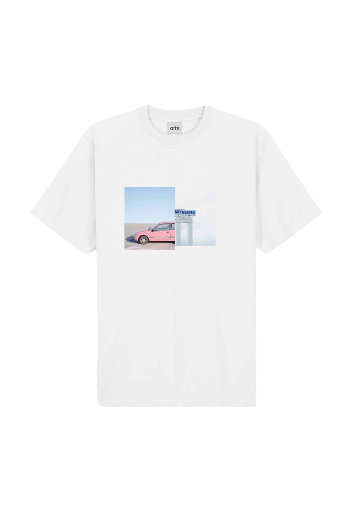 ARTE Photo T-Shirt in white - front view lifestyle shot