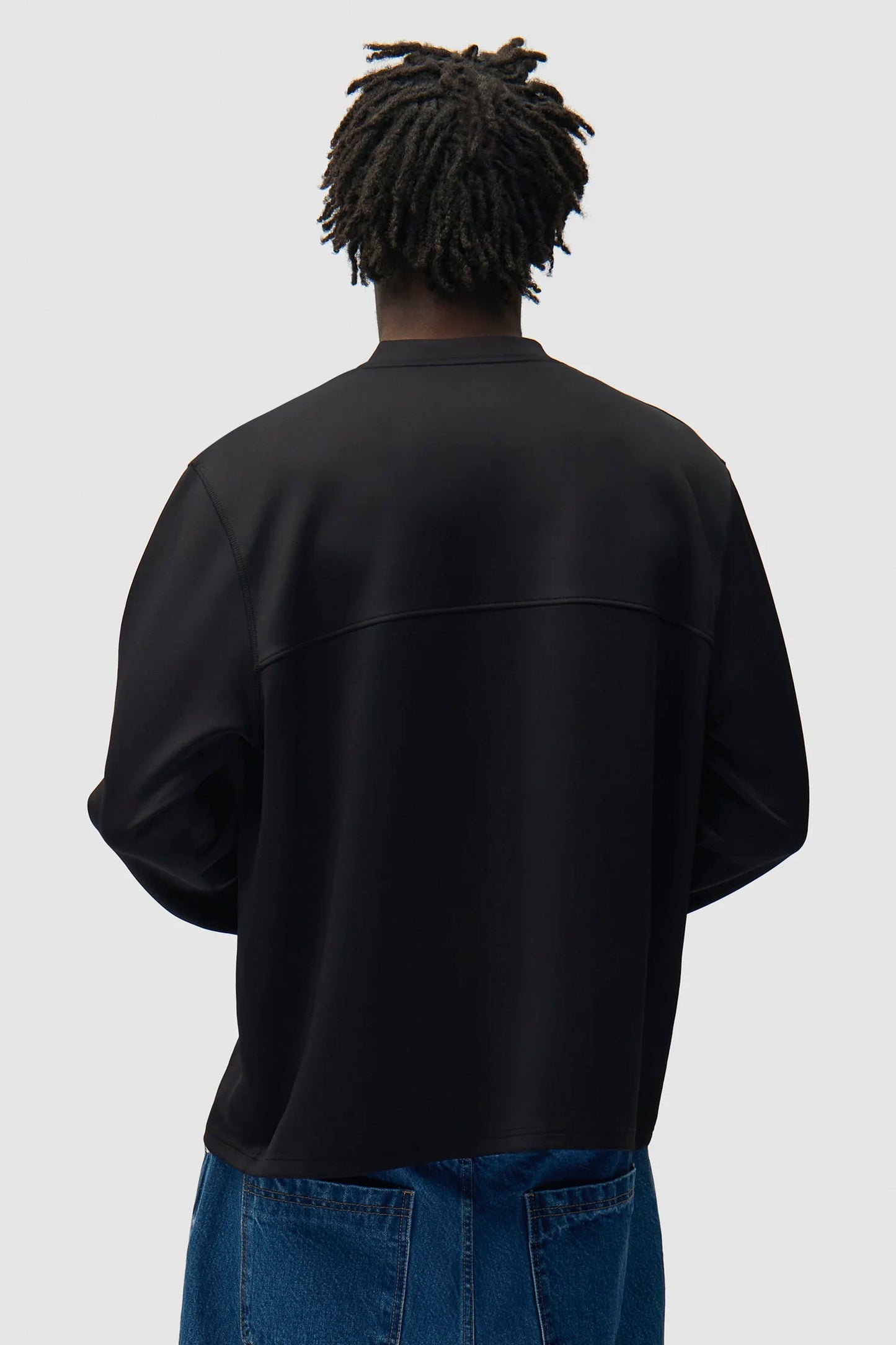 ARTE Circle Logo Longsleeve T-Shirt in black - essential coastal layer