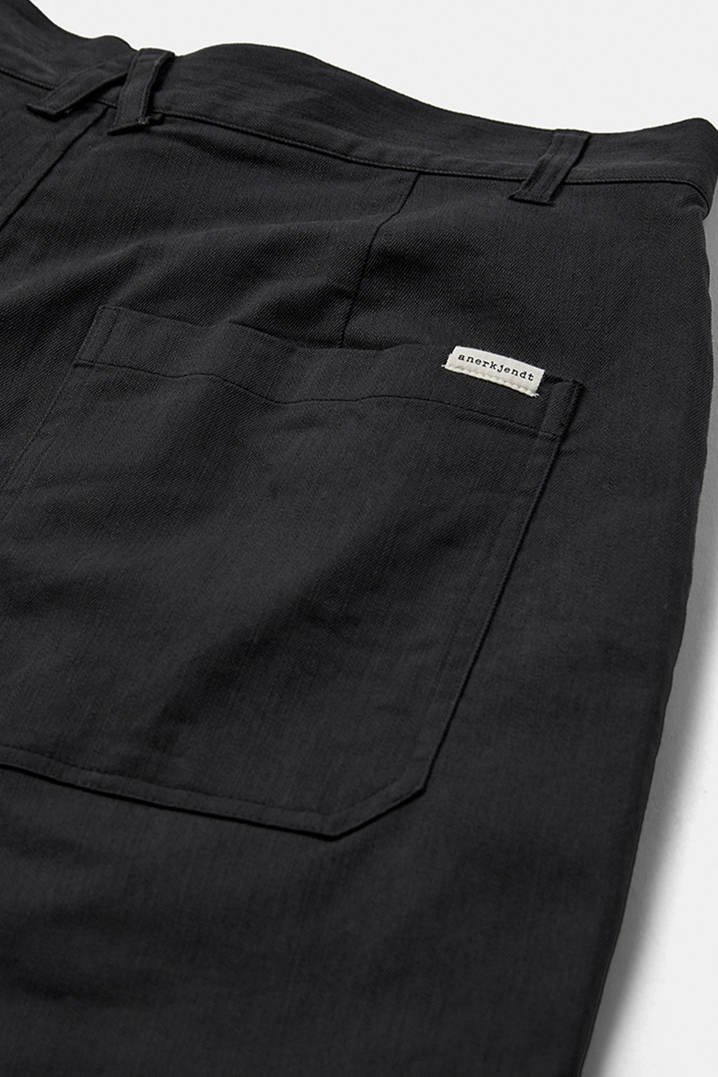 Anerkjendt AkJakob Cotton Shorts in Caviar — men's black chino-style shorts in 97% cotton with elastane