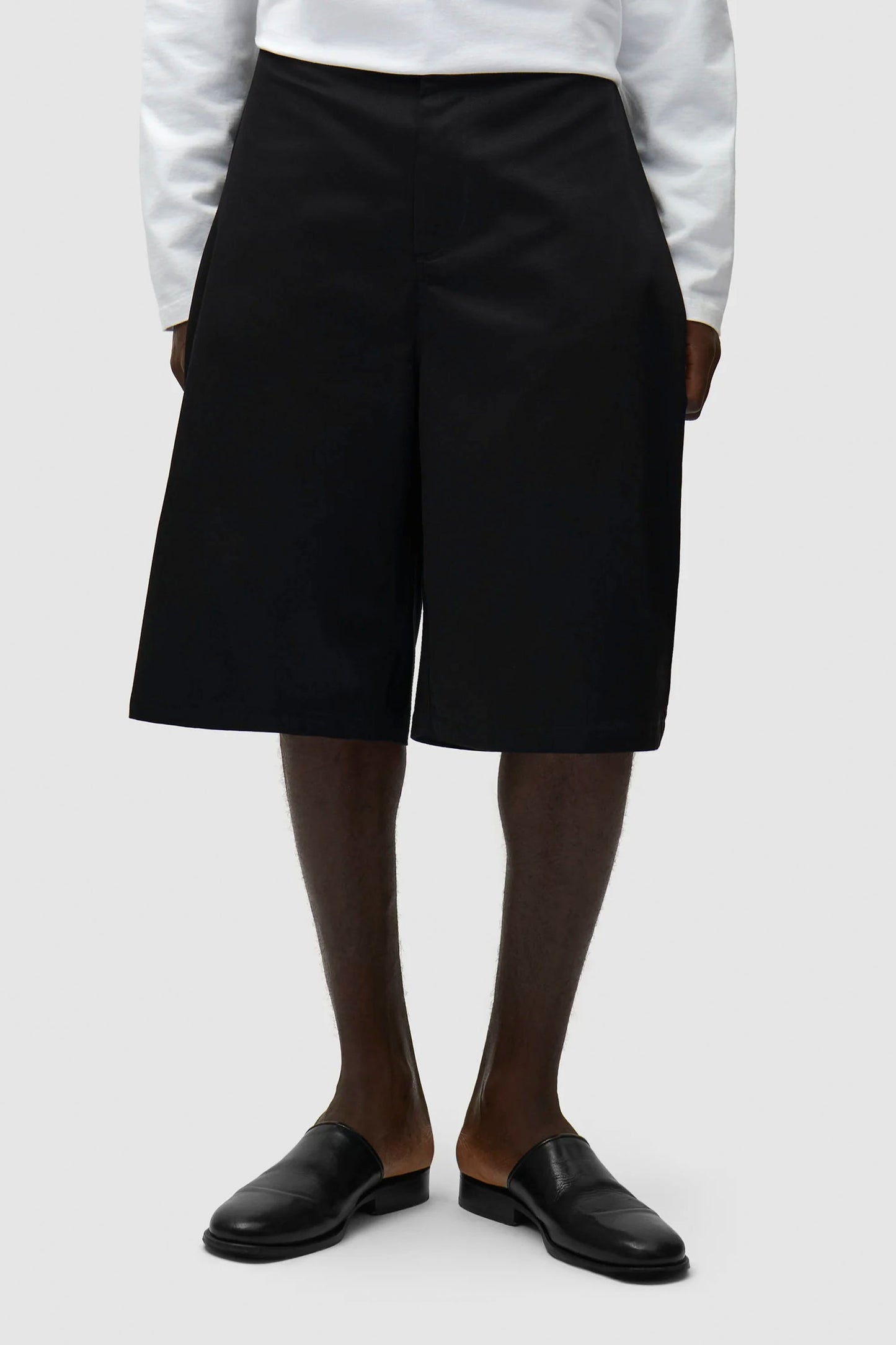 ARTE Classic Shorts in black - front view showing structured silhouette and clean tailoring