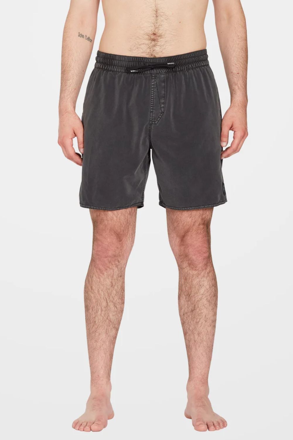 VOLCOM Center Trunk 17 black men's boardshort – classic surf lifestyle summer swimwear


