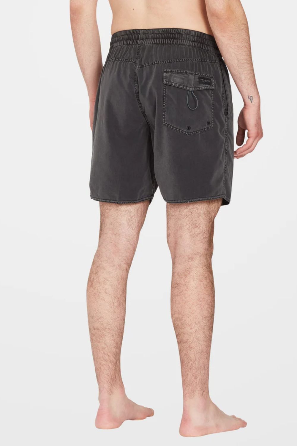 VOLCOM Center Trunk 17 black men's boardshort – classic surf lifestyle summer swimwear

