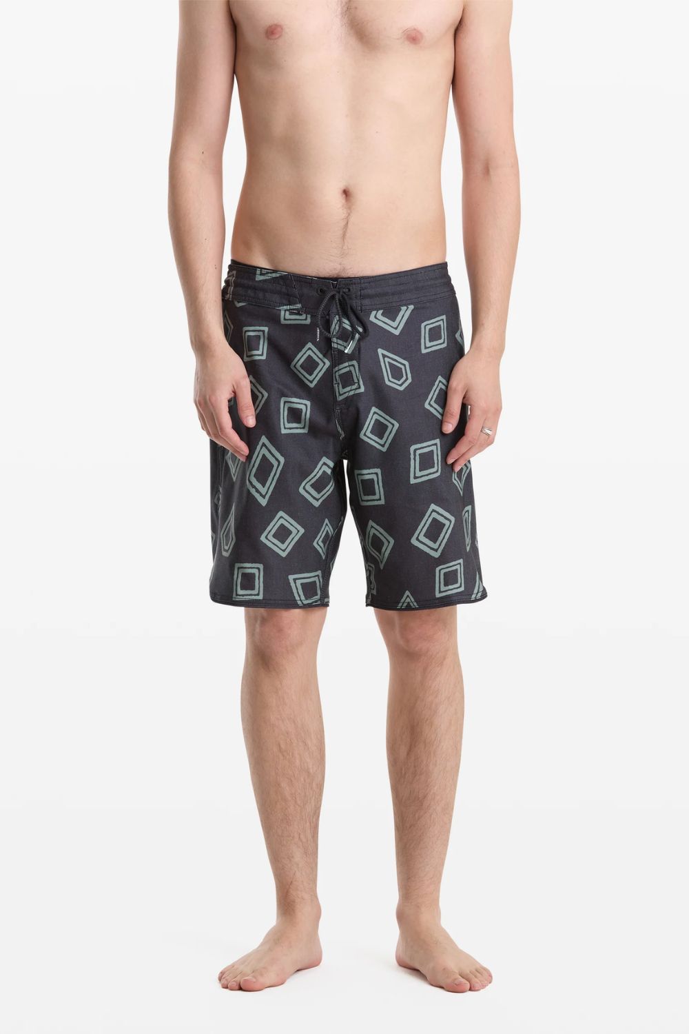 VOLCOM Contact Scallop Stoney Boardshort 19 black – premium scallop hem surf lifestyle swimwear

