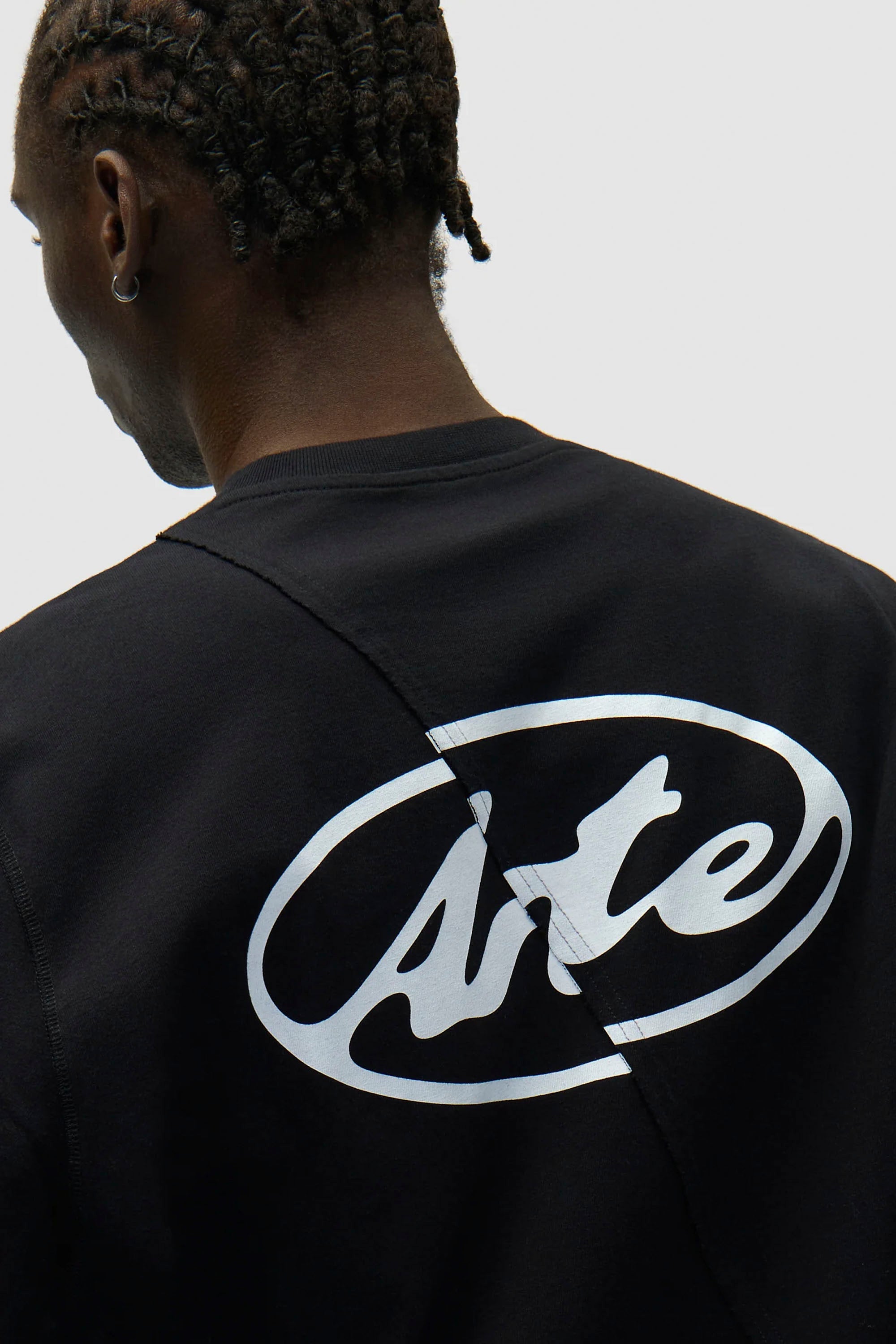 ARTE Back Circle Logo Longsleeve Black | Shop at PUKAS – PUKAS