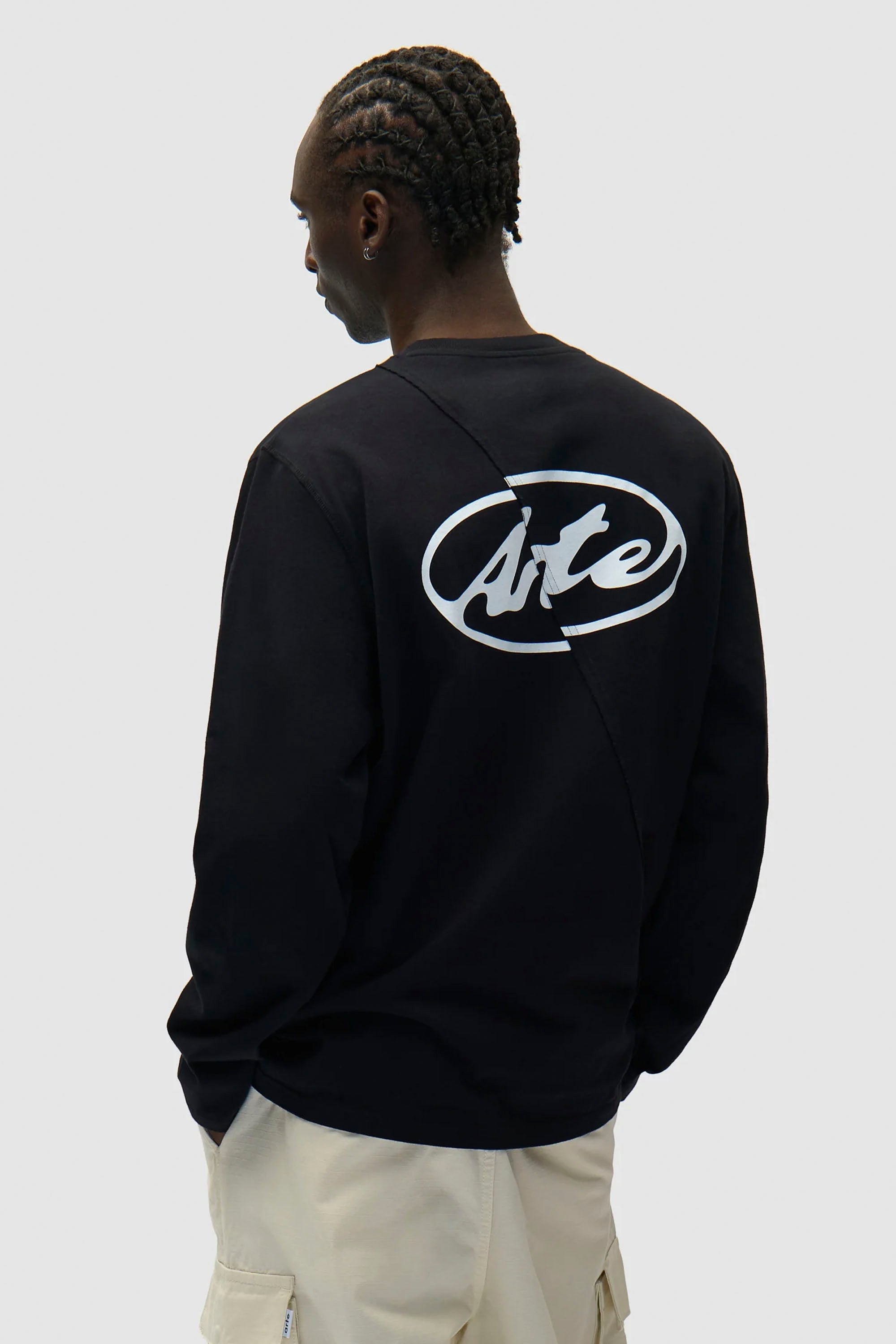 ARTE Back Circle Logo Longsleeve Black | Shop at PUKAS – PUKAS