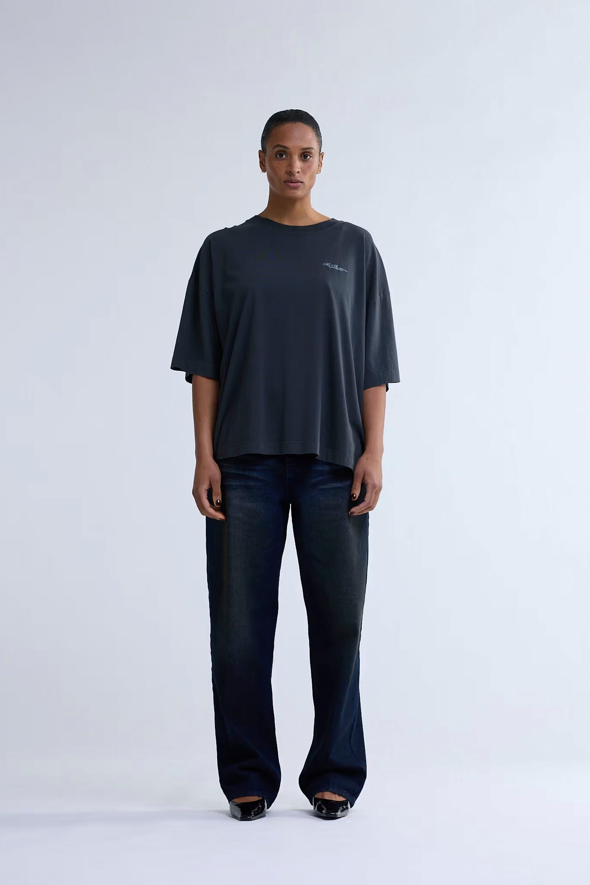 New Amsterdam Big Logo Tee Anthracite | Shop at PUKAS SURF SHOP