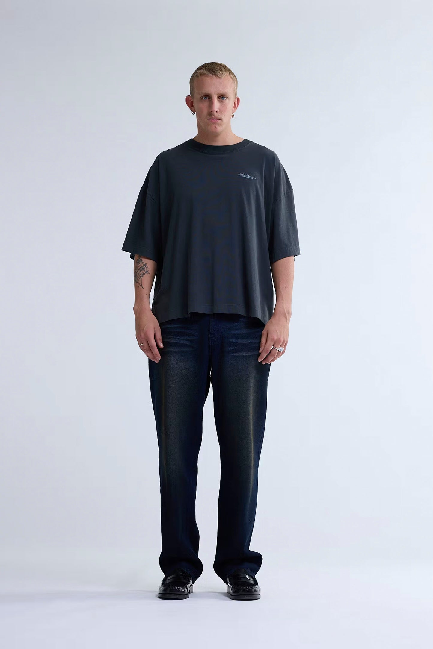 New Amsterdam Surf Association big logo tee anthracite - front view oversized fit