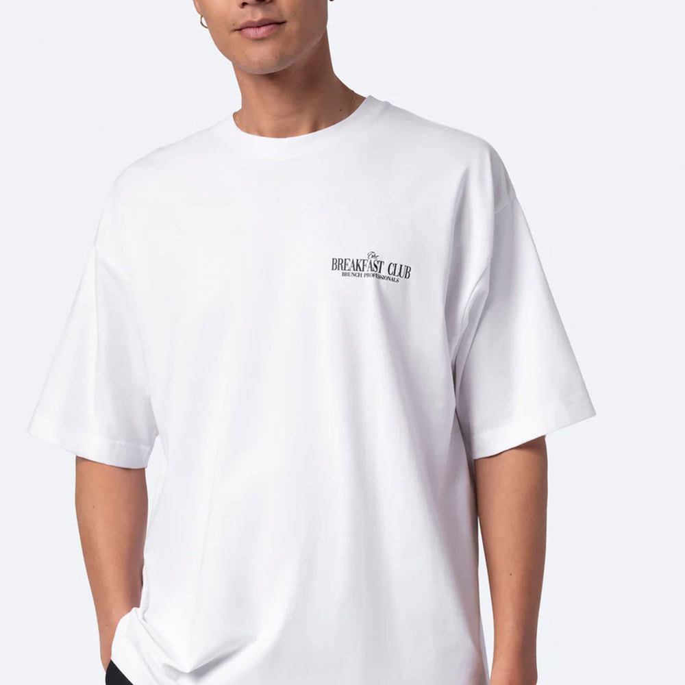 Pukas-Surf-Shop-Man-Tee-On-Vacation-Breackafast-Club-White