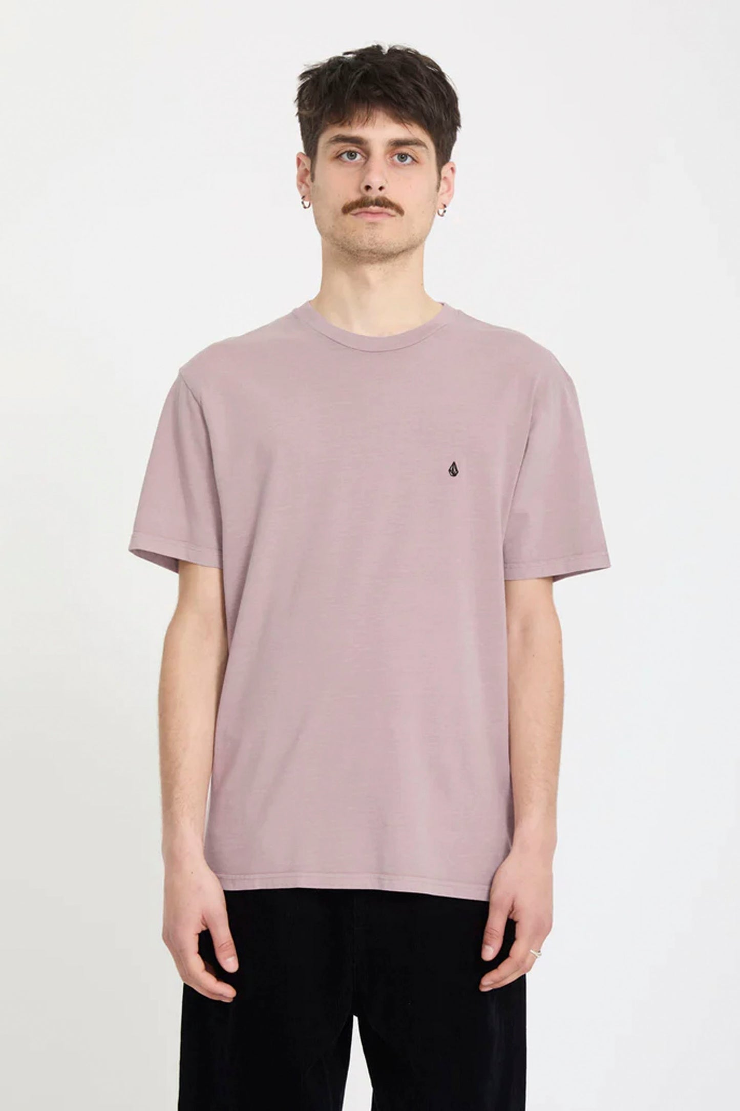 Man wearing a Bark brown Volcom Solid Stone Emb t-shirt with a small logo on a white background