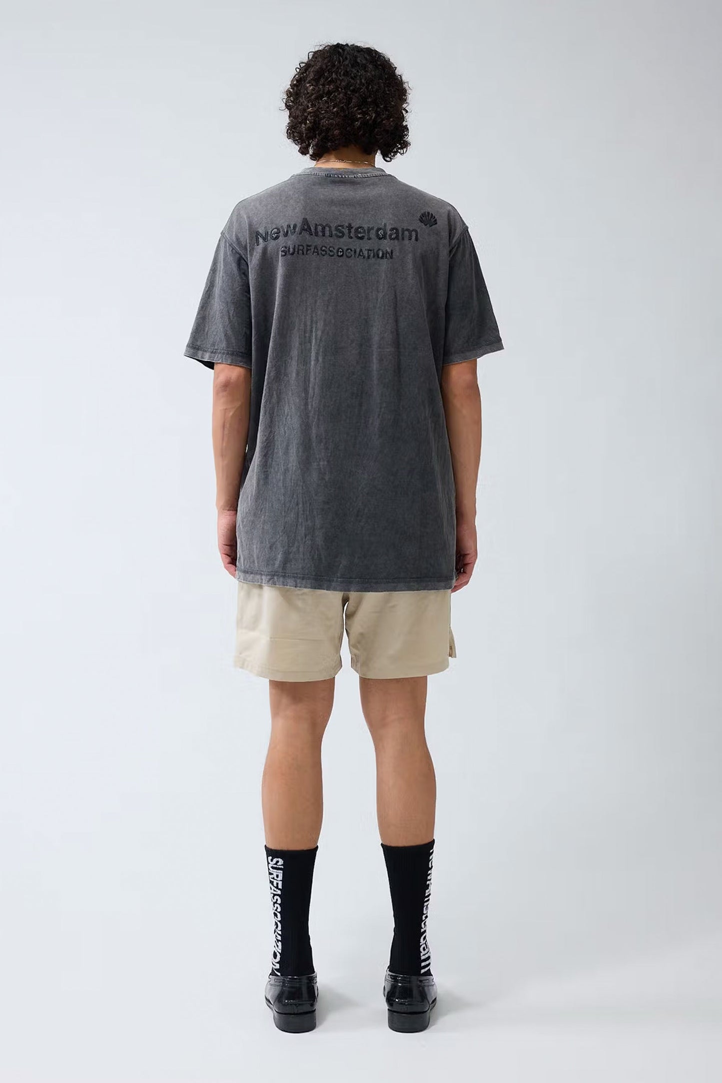 Pukas-Surf-Shop-Man-tee-New-Amsterdam-Logo-washed-black