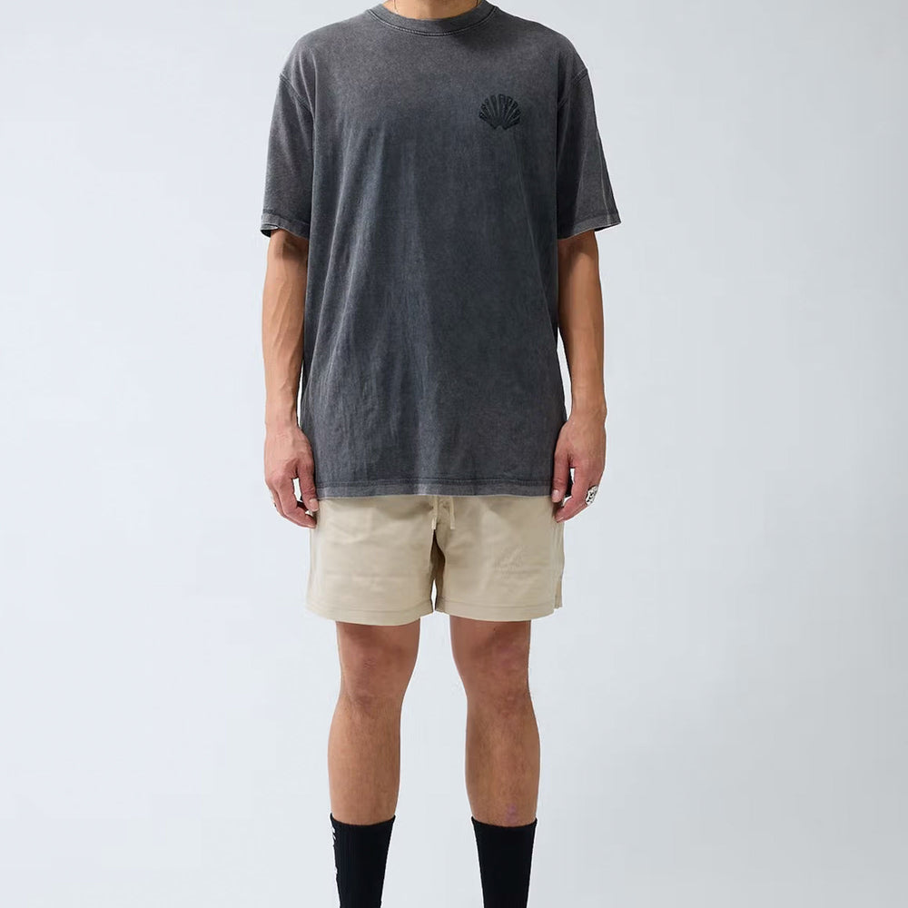 Pukas-Surf-Shop-Man-tee-New-Amsterdam-Logo-washed-black