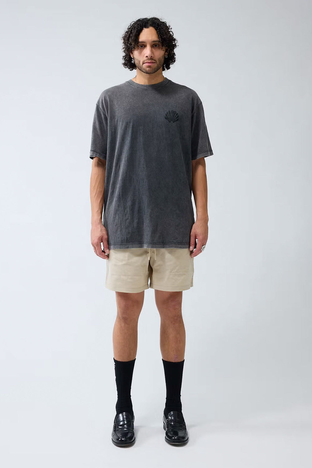 Pukas-Surf-Shop-Man-tee-New-Amsterdam-Logo-washed-black