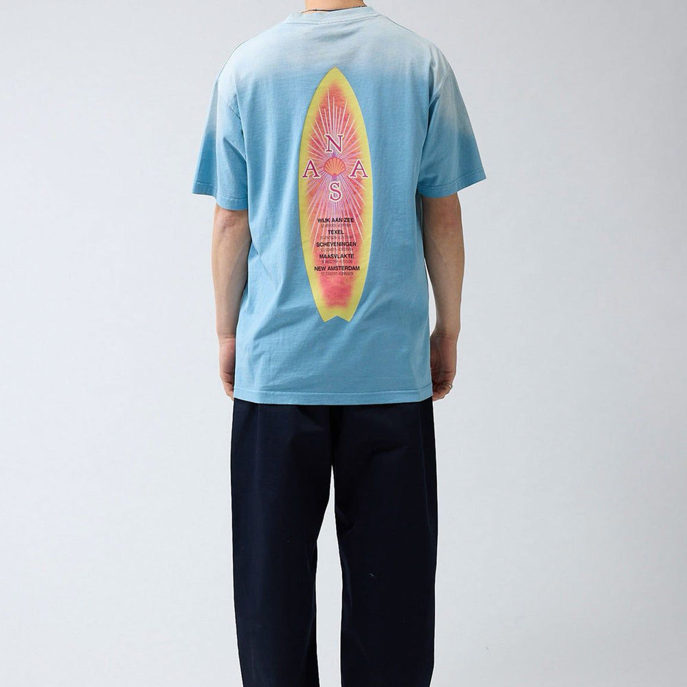 Pukas-Surf-Shop-Man-tee-New-Amsterdam-Surfboard-Washed-Blue