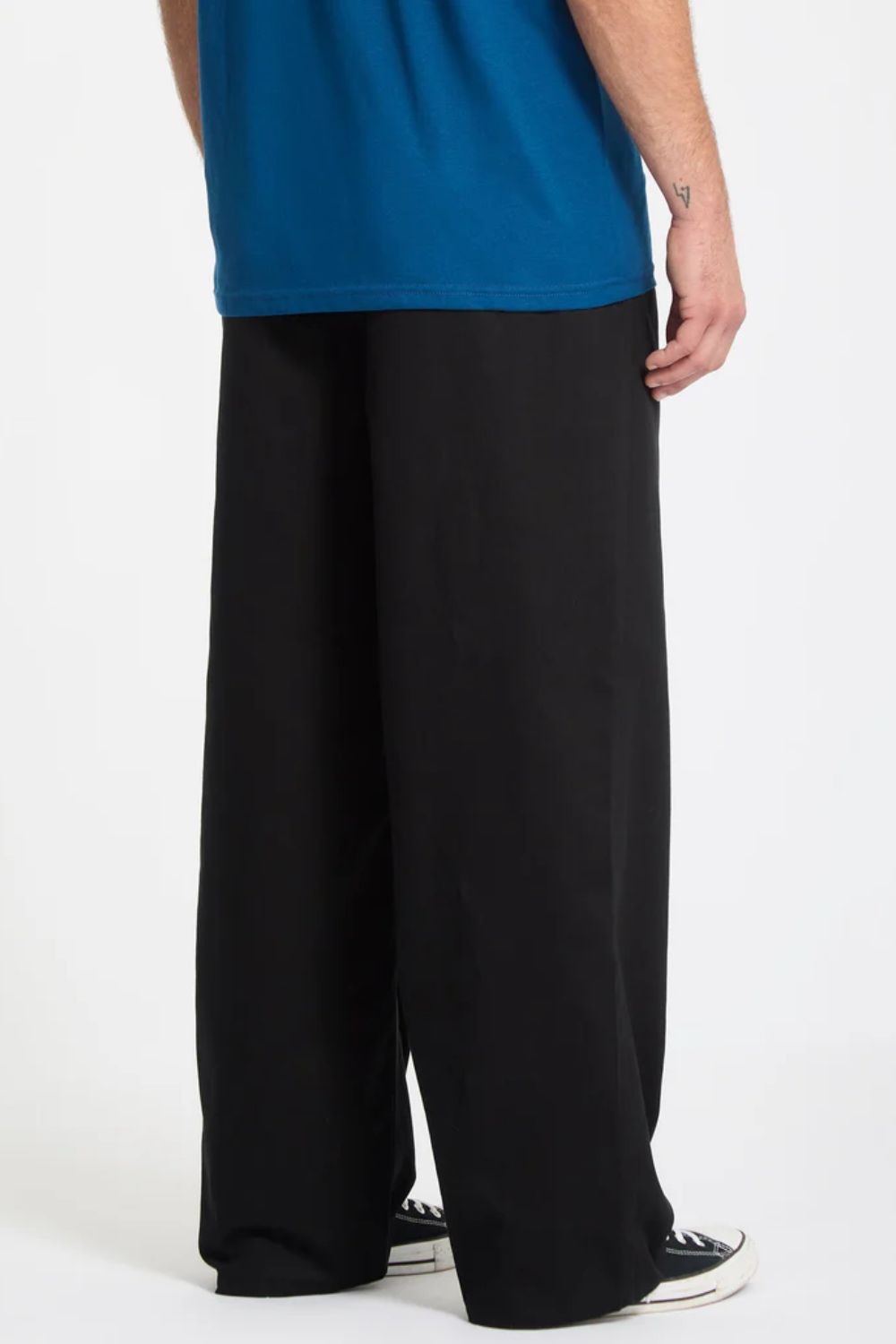 VOLCOM Baggos Pleat Pant in Black – Men's wide-leg pleated surf street pant at Pukas Surf Shop

