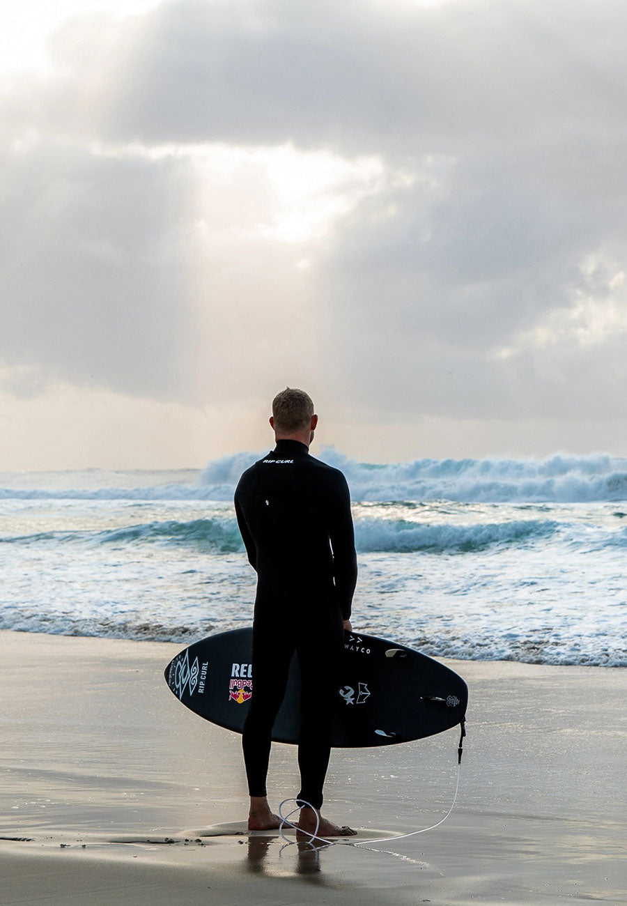 Pukas Surfboard - DARK by Axel Lorentz - 5'10” x 19,25 x 2,31 - 27