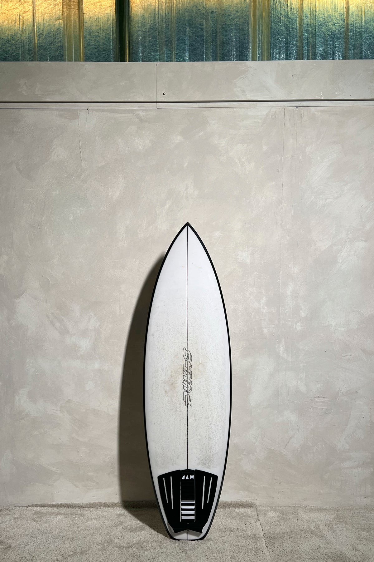 Black and white Pukas Surfboard Easy Mood size 5'4" at Pukas surf shop