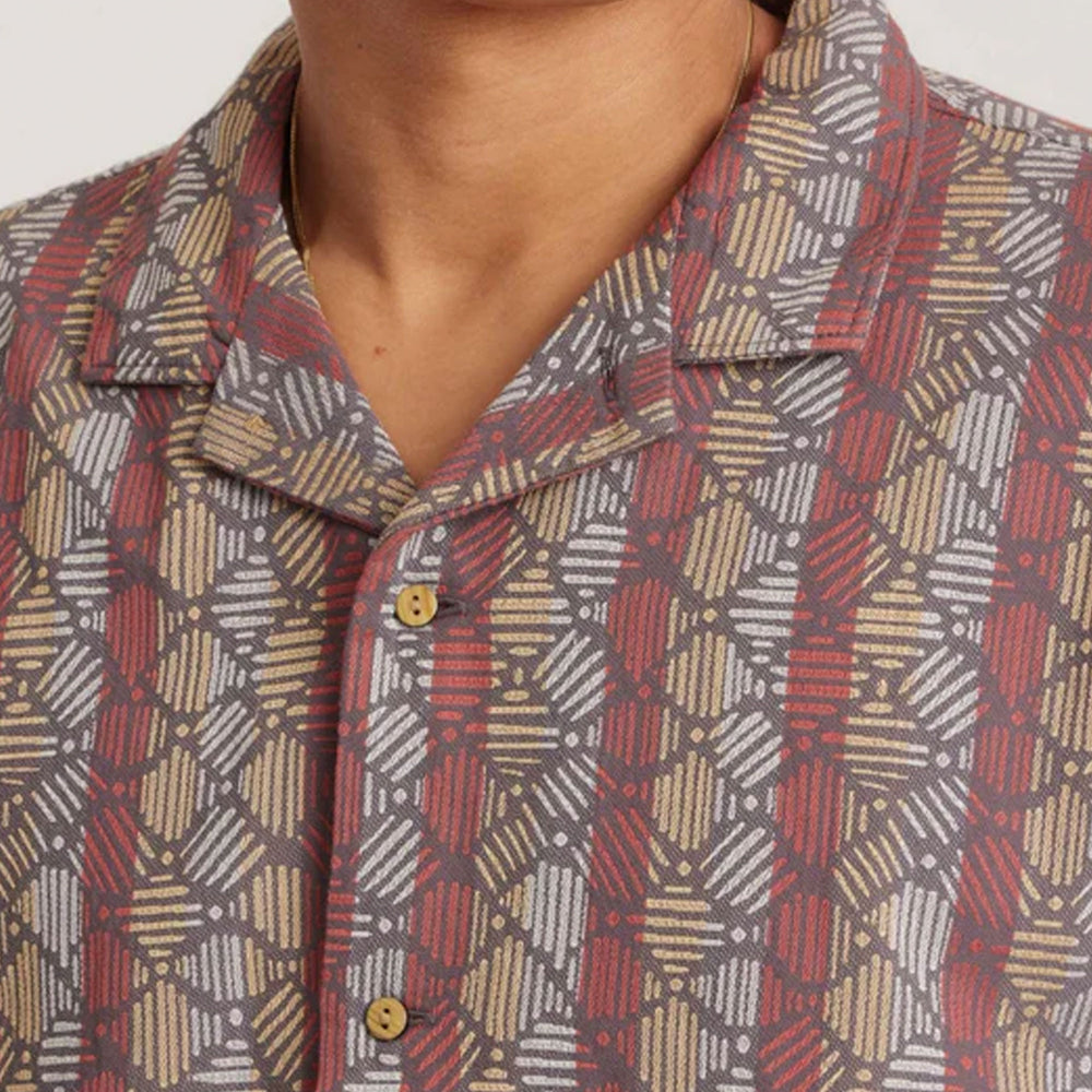 
                      
                        Pukas-Surf-Shop-Shirt-Man-Roark-Gonzo-Camp-Sunburst
                      
                    