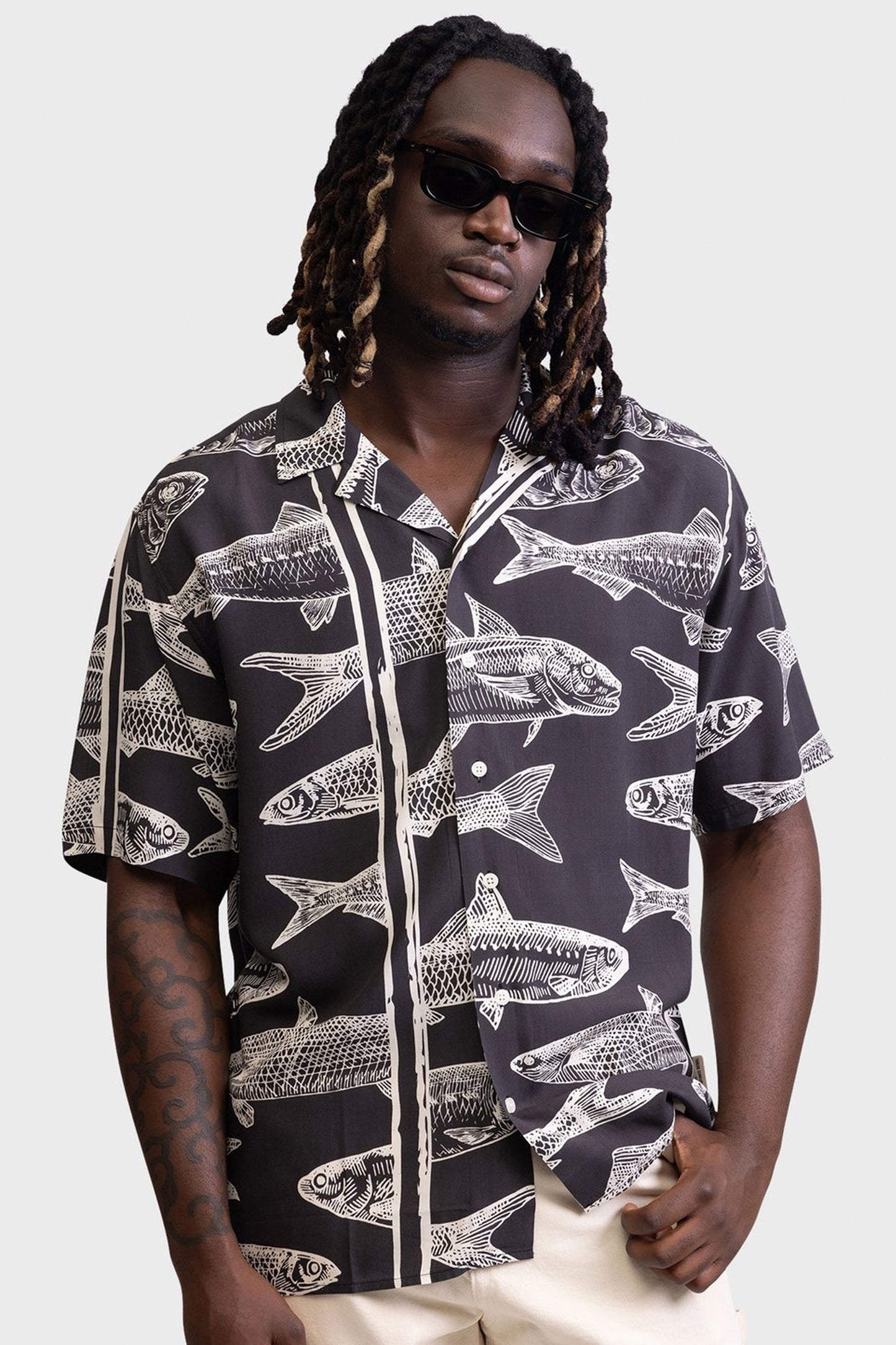 Pukas-Surf-Shop-Shirt-Redefined-Rebel-RRemy-Boxy-fit-Pirate-Black