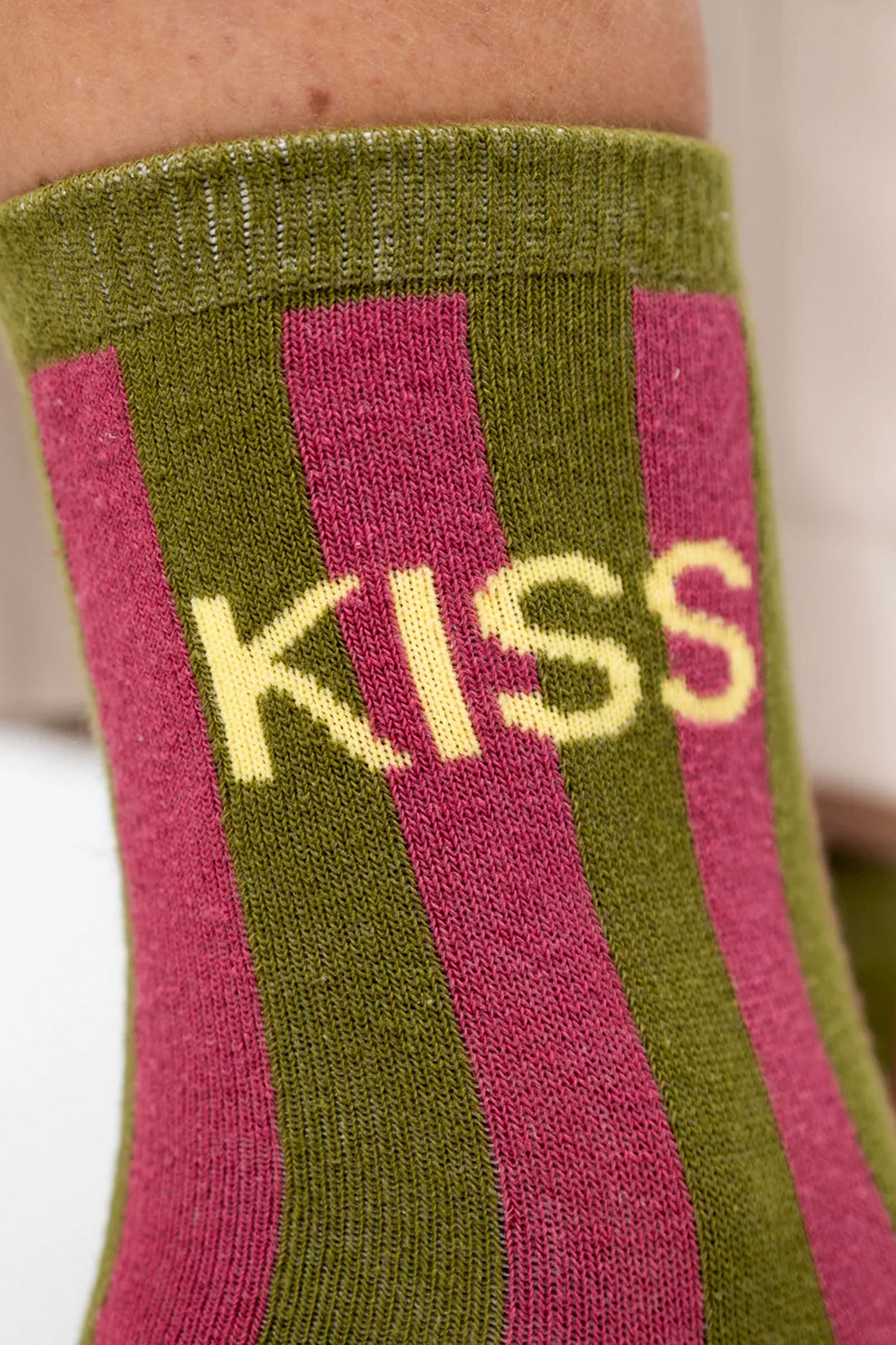 Pukas-Surf-Shop-Socks-Billybelt-Stripped-Kiss-Green-Pink