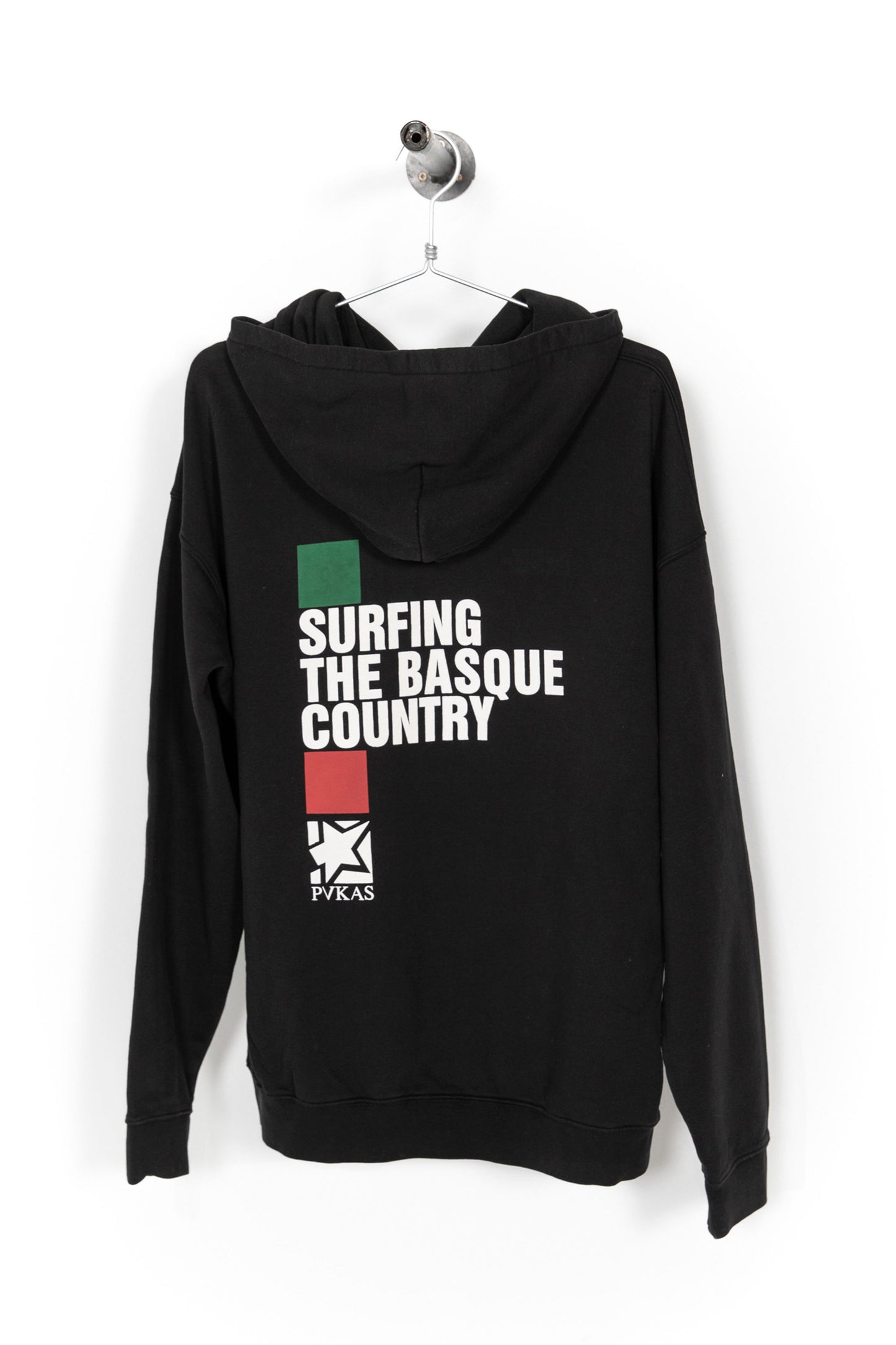 Pukas-Surf-Shop-Surfing-the-basque-country-man-hoodie-black
