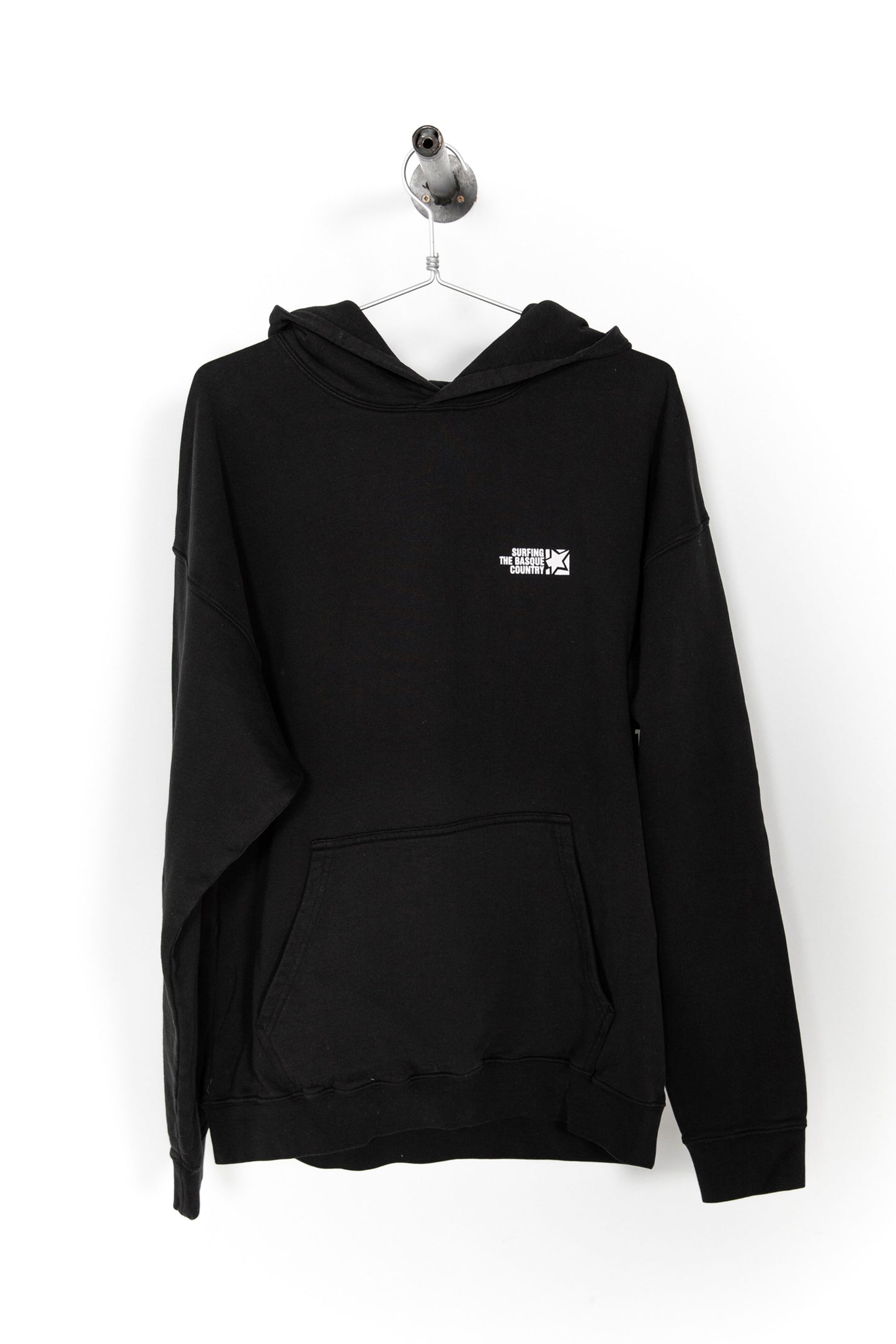 Pukas-Surf-Shop-Surfing-the-basque-country-man-hoodie-black