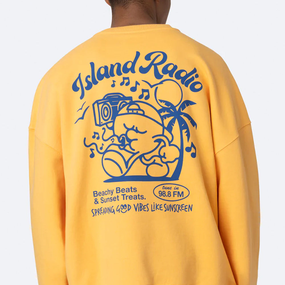 Pukas-Surf-Shop-Sweater-On-Vacation-Island-Radio