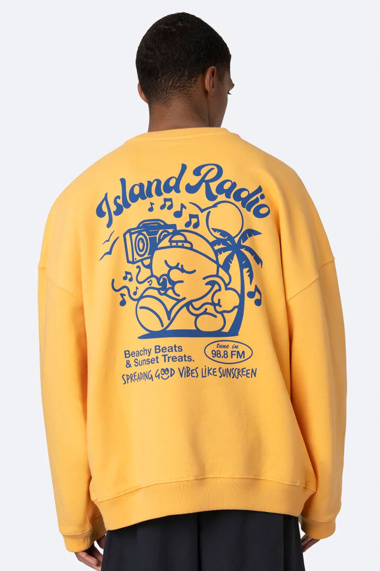 Pukas-Surf-Shop-Sweater-On-Vacation-Island-Radio